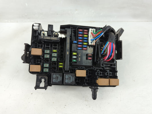 2020-2021 Kia Soul Fusebox Fuse Box Panel Relay Module Fits Fits 2020 2021 OEM Used Auto Parts