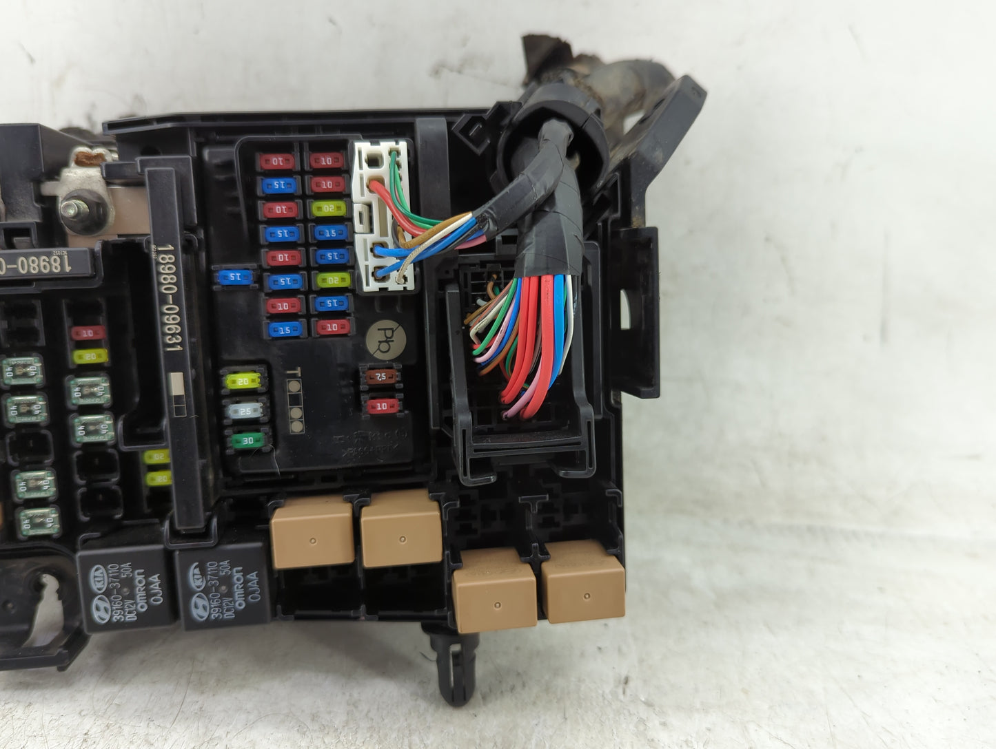 2020-2021 Kia Soul Fusebox Fuse Box Panel Relay Module P/N:91240K0511 Fits Fits 2020 2021 OEM Used Auto Parts - Oemusedautop