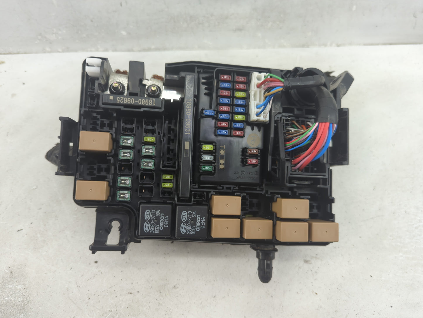 2020-2021 Kia Soul Fusebox Fuse Box Panel Relay Module P/N:91956-K0020 Fits Fits 2020 2021 OEM Used Auto Parts - Oemusedauto