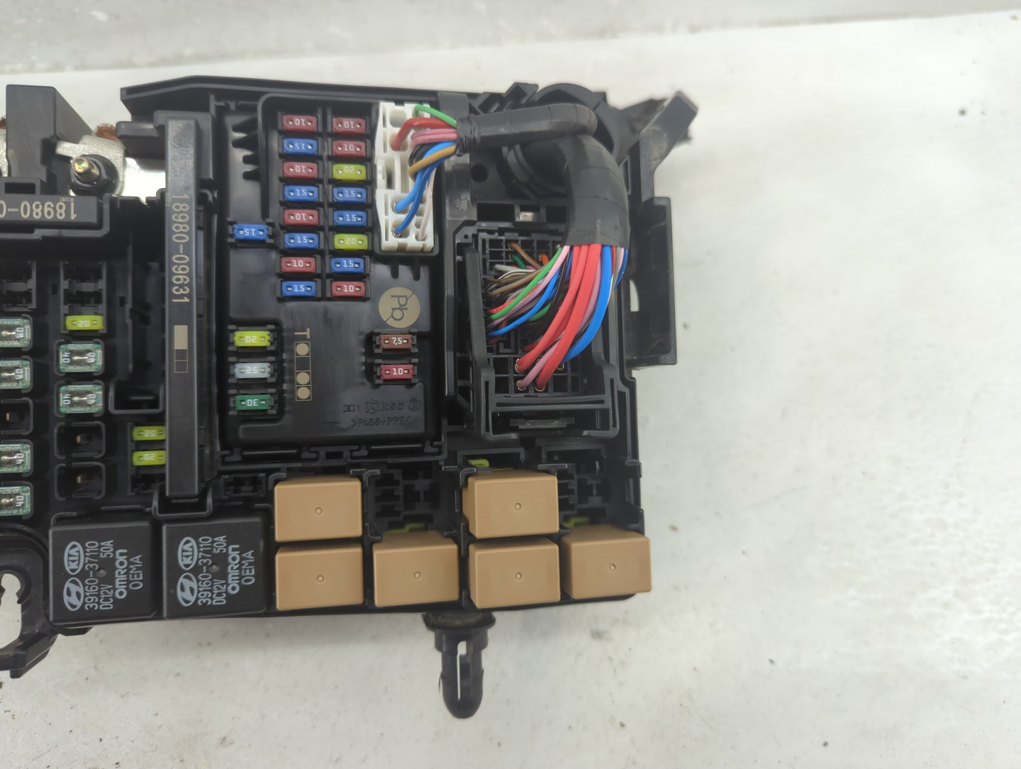 2020-2021 Kia Soul Fusebox Fuse Box Panel Relay Module P/N:91956-K0020 Fits Fits 2020 2021 OEM Used Auto Parts - Oemusedauto