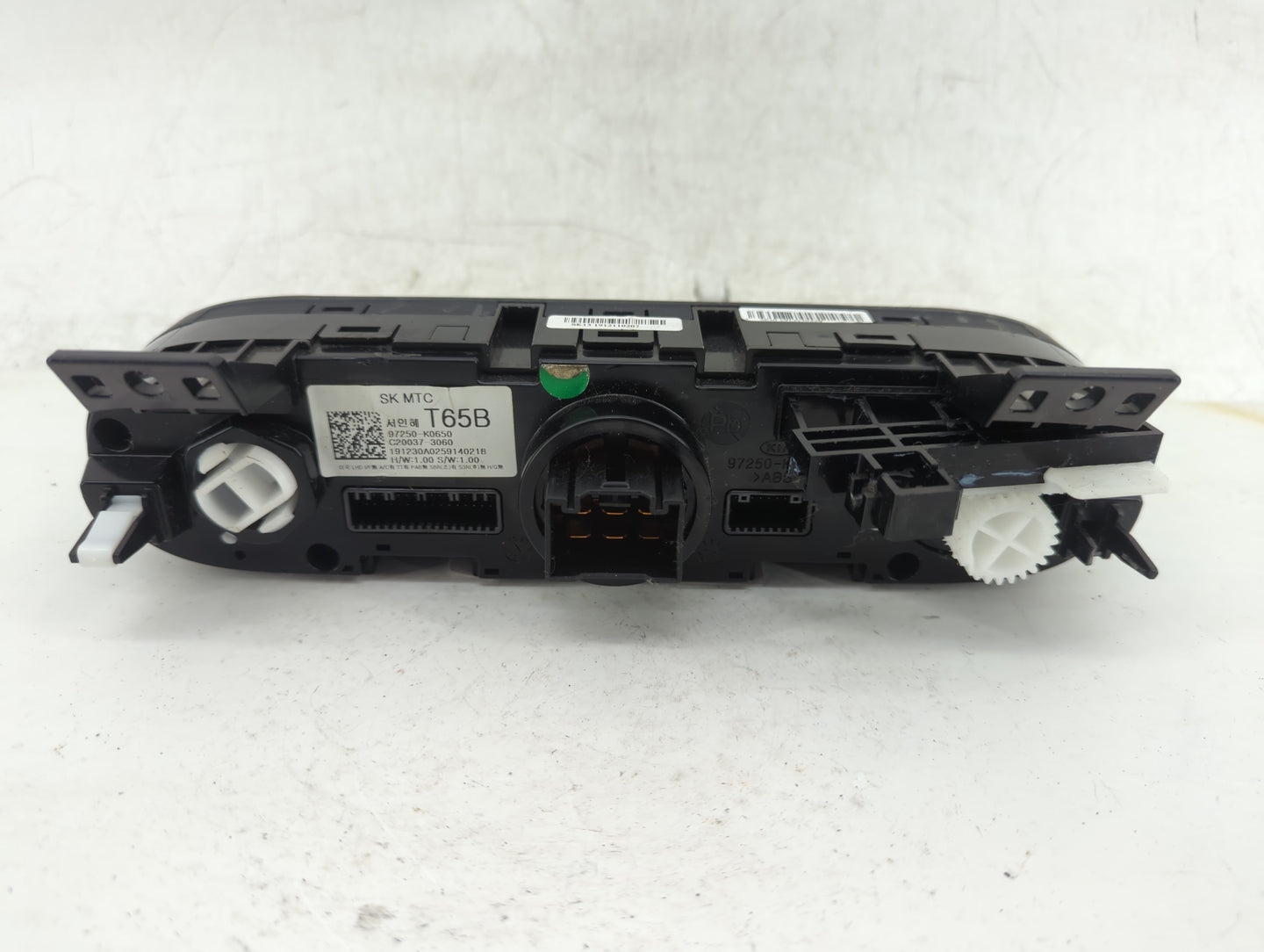 2020-2021 Kia Soul Climate Control Module Temperature AC/Heater Replacement P/N:97250-K0650 C20037-3060 Fits Fits 2020 2021 