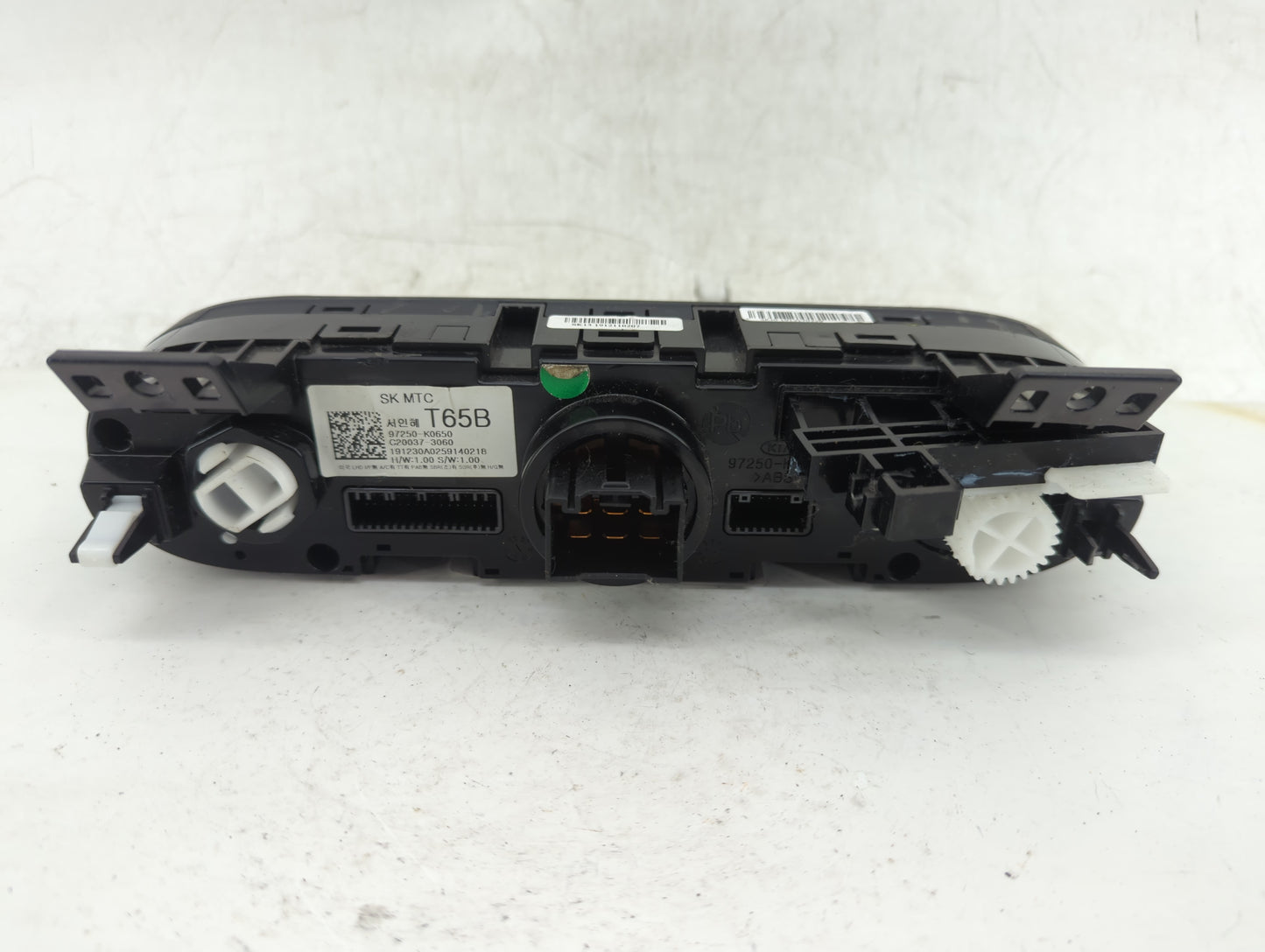 2020-2021 Kia Soul Climate Control Module Temperature AC/Heater Replacement P/N:97250-K0650 C20037-3060 Fits Fits 2020 2021 