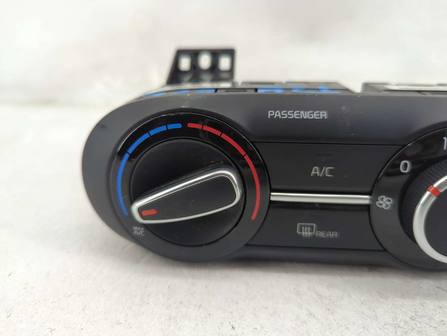 2020-2021 Kia Soul Climate Control Module Temperature AC/Heater Replacement P/N:97250-K0650 C20037-3060 Fits Fits 2020 2021 