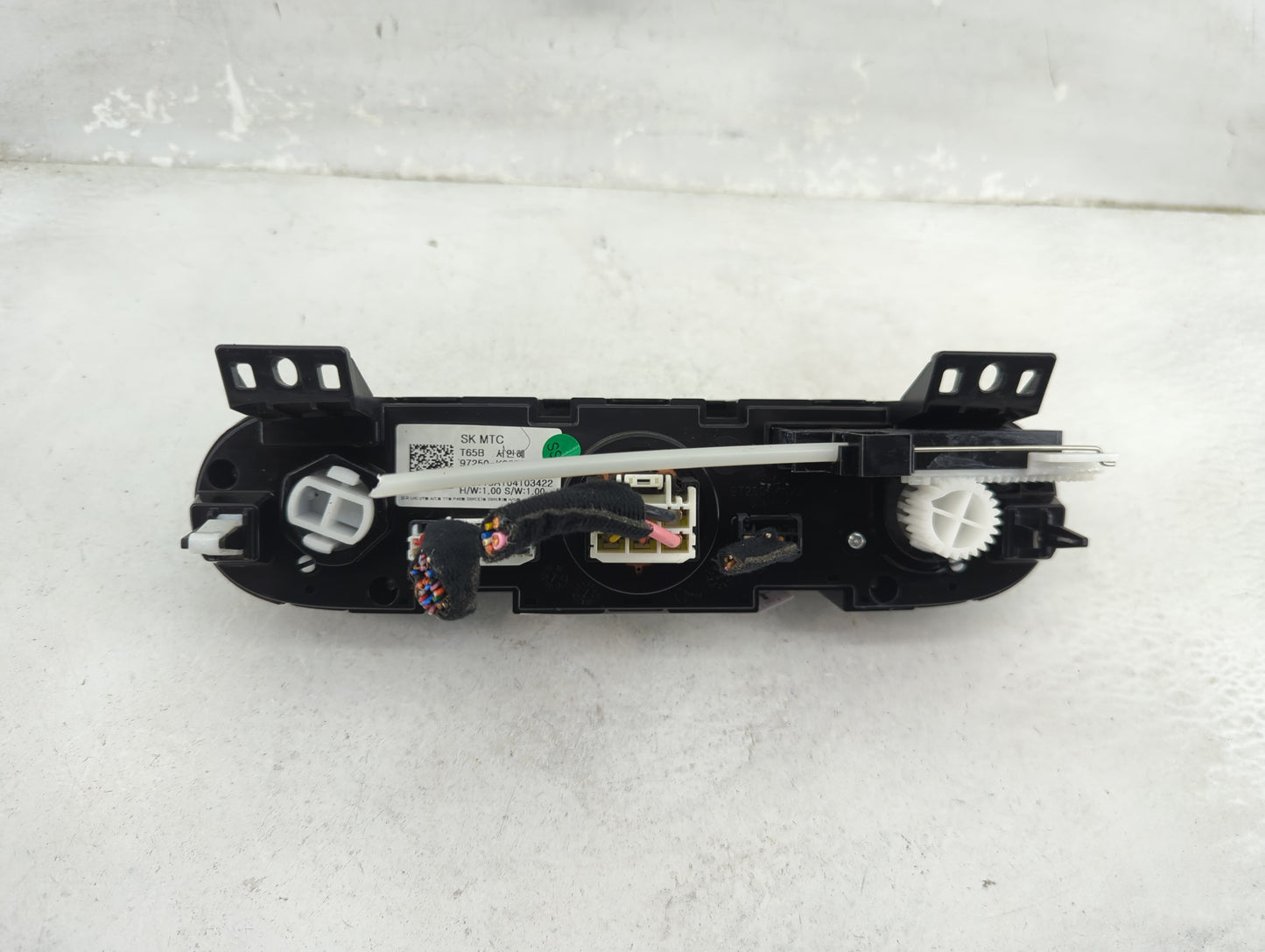 2020-2021 Kia Soul Climate Control Module Temperature AC/Heater Replacement P/N:97250-K0650 C20037-3060 Fits Fits 2020 2021 