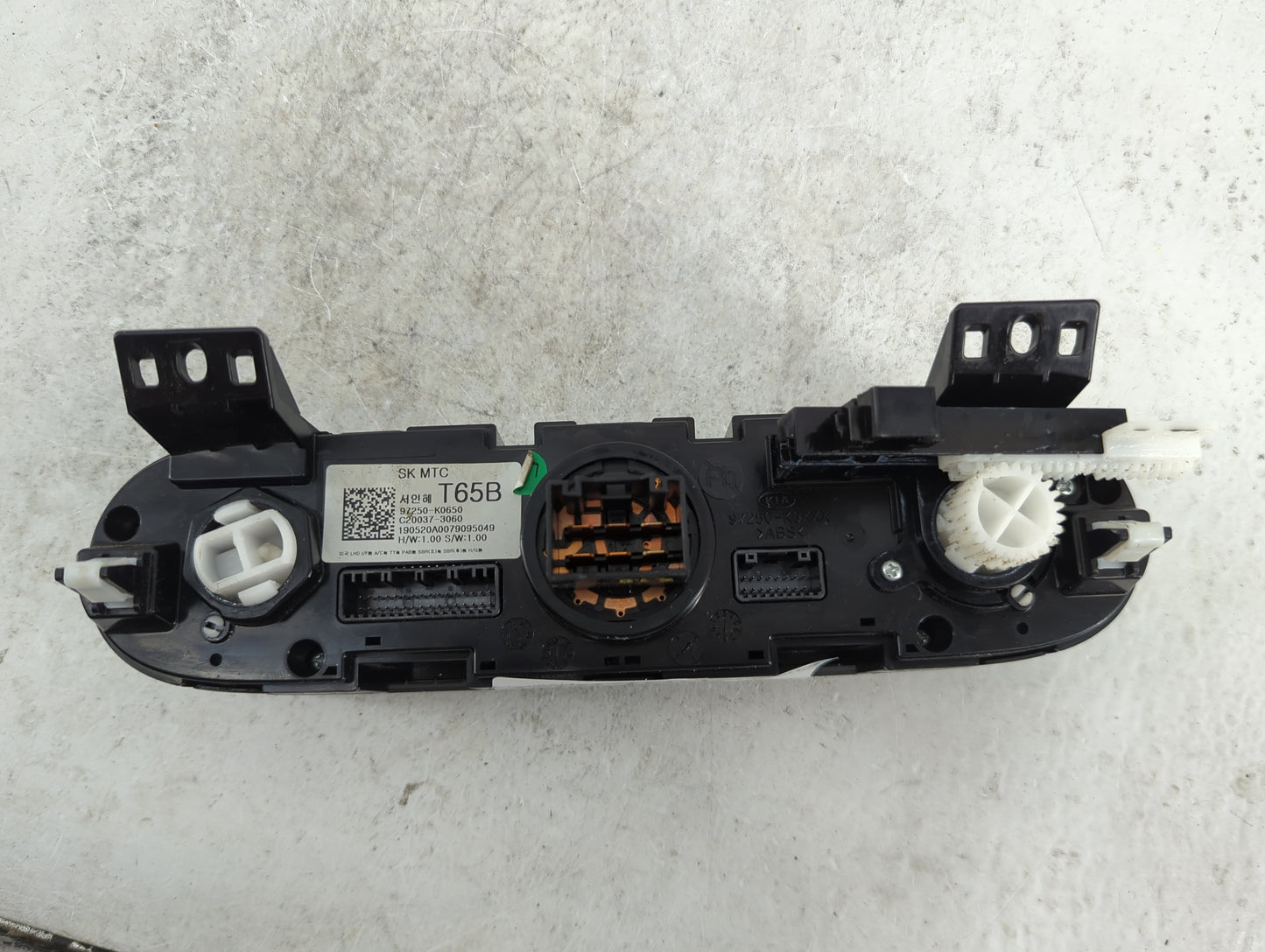 2020-2021 Kia Soul Climate Control Module Temperature AC/Heater Replacement P/N:97250-K0650 C20037-3060 Fits Fits 2020 2021 
