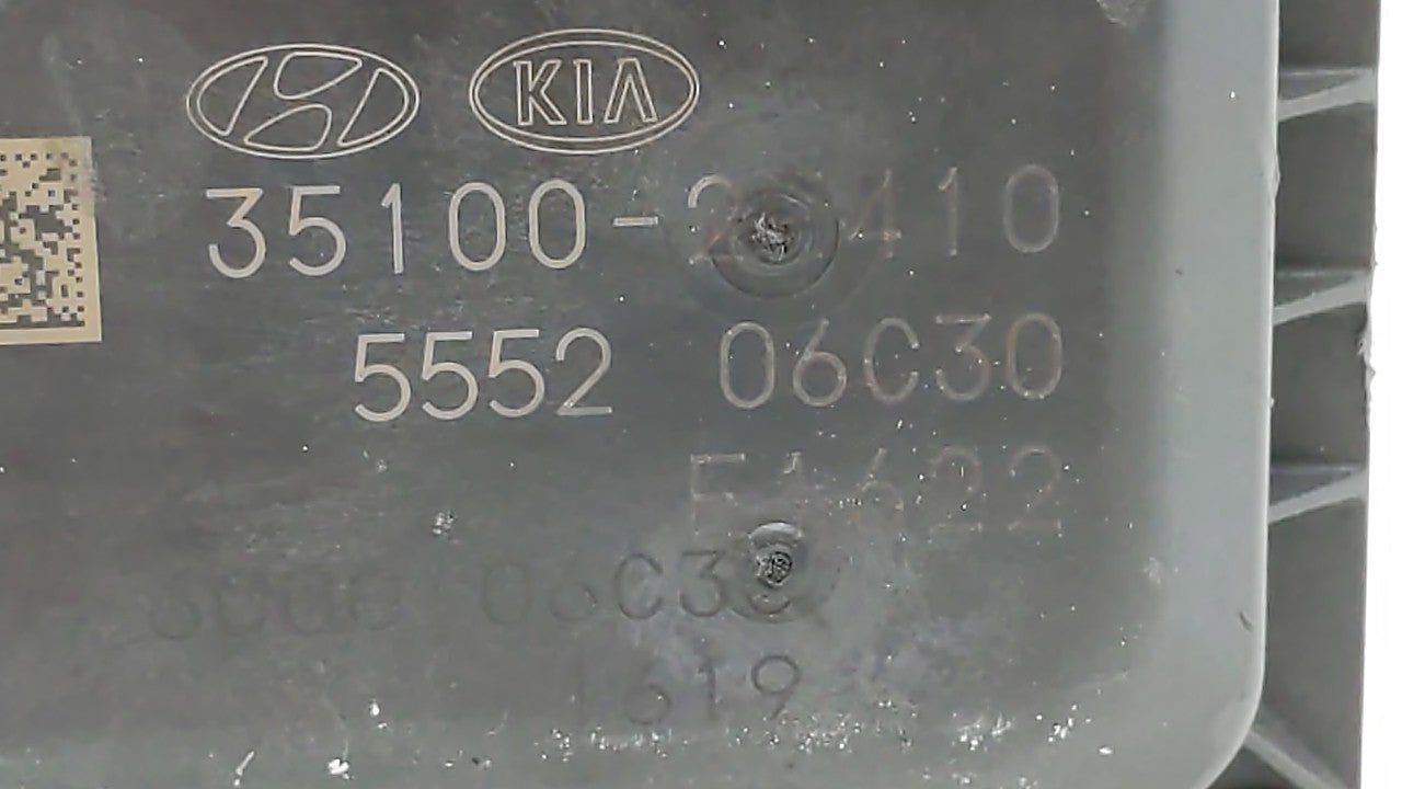2020 Kia Soul Throttle Body P/N:35100-2E410 5552 03E30 Fits Fits 2021 OEM Used Auto Parts - Oemusedautoparts1.com