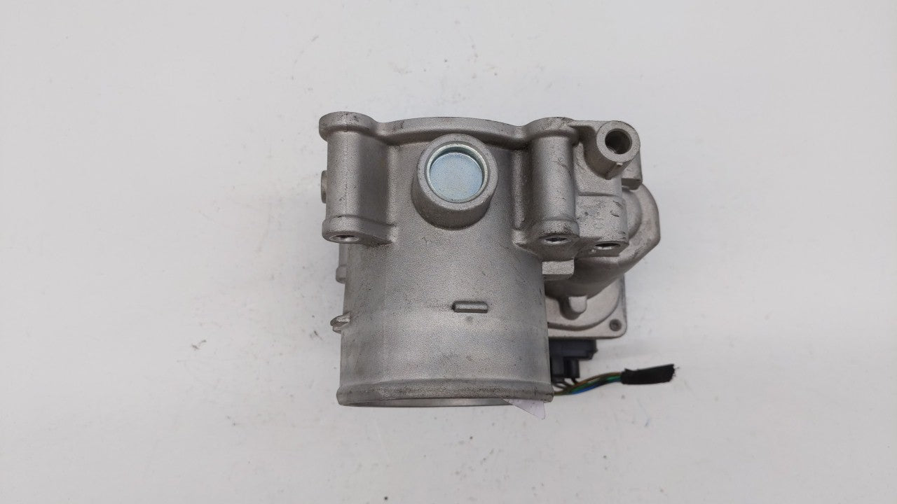 2020 Kia Soul Throttle Body P/N:35100-2E410 5552 03E30 Fits Fits 2021 OEM Used Auto Parts - Oemusedautoparts1.com