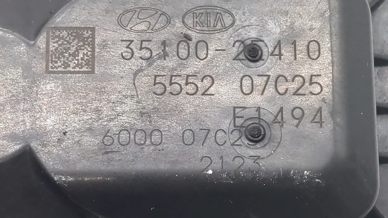 2020 Kia Soul Throttle Body P/N:35100-2E410 5552 03E30 Fits Fits 2021 OEM Used Auto Parts - Oemusedautoparts1.com