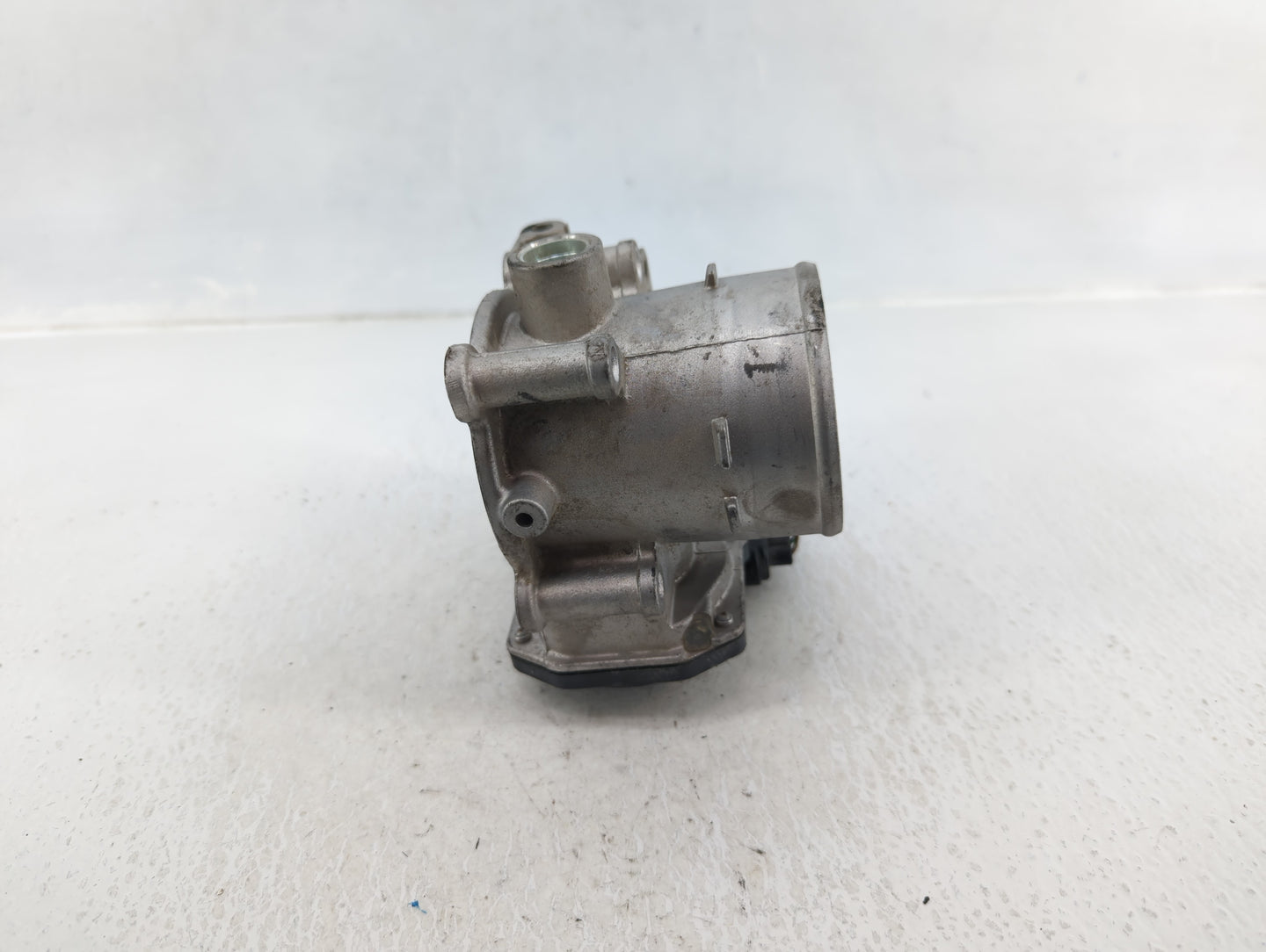 2020-2021 Kia Soul Throttle Body P/N:35100-2E410 Fits Fits 2020 2021 2022 OEM Used Auto Parts - Oemusedautoparts1.com
