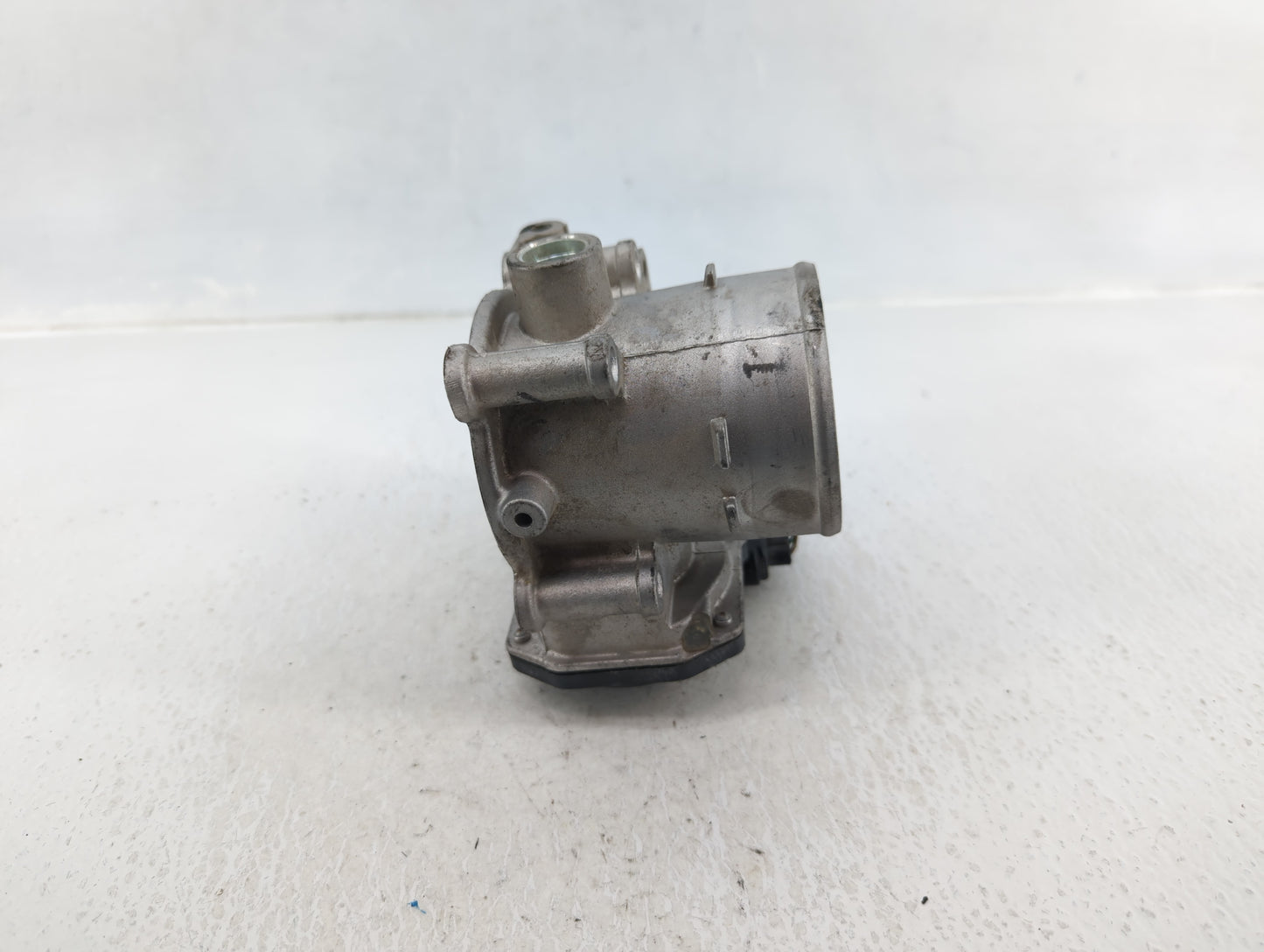 2020-2021 Kia Soul Throttle Body P/N:35100-2E410 Fits Fits 2020 2021 2022 OEM Used Auto Parts - Oemusedautoparts1.com