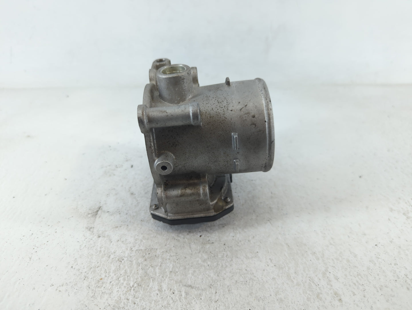 2020-2021 Kia Soul Throttle Body P/N:35100-2E410 Fits Fits 2020 2021 2022 OEM Used Auto Parts - Oemusedautoparts1.com