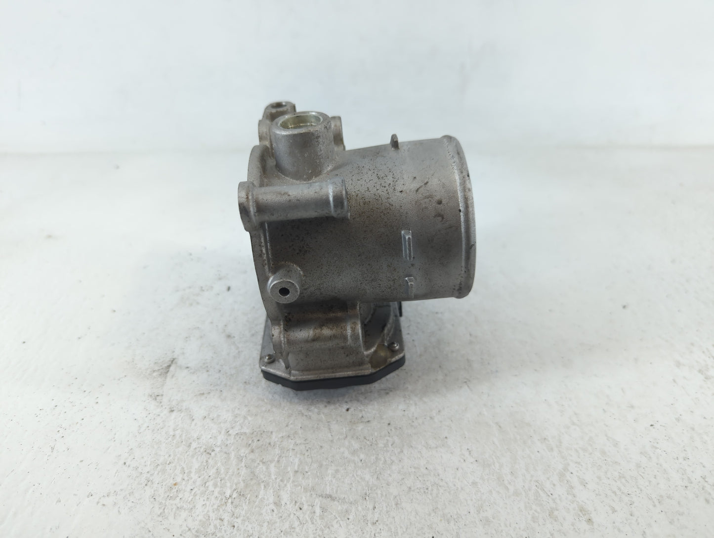 2020-2021 Kia Soul Throttle Body P/N:35100-2E410 Fits Fits 2020 2021 2022 OEM Used Auto Parts - Oemusedautoparts1.com
