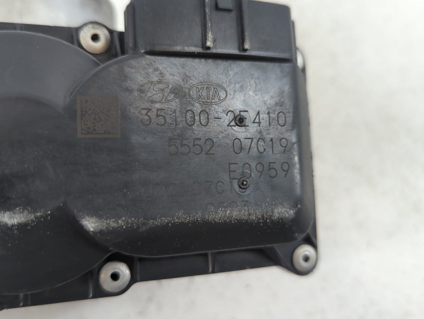2020-2021 Kia Soul Throttle Body P/N:35100-2E410 Fits Fits 2020 2021 2022 OEM Used Auto Parts - Oemusedautoparts1.com