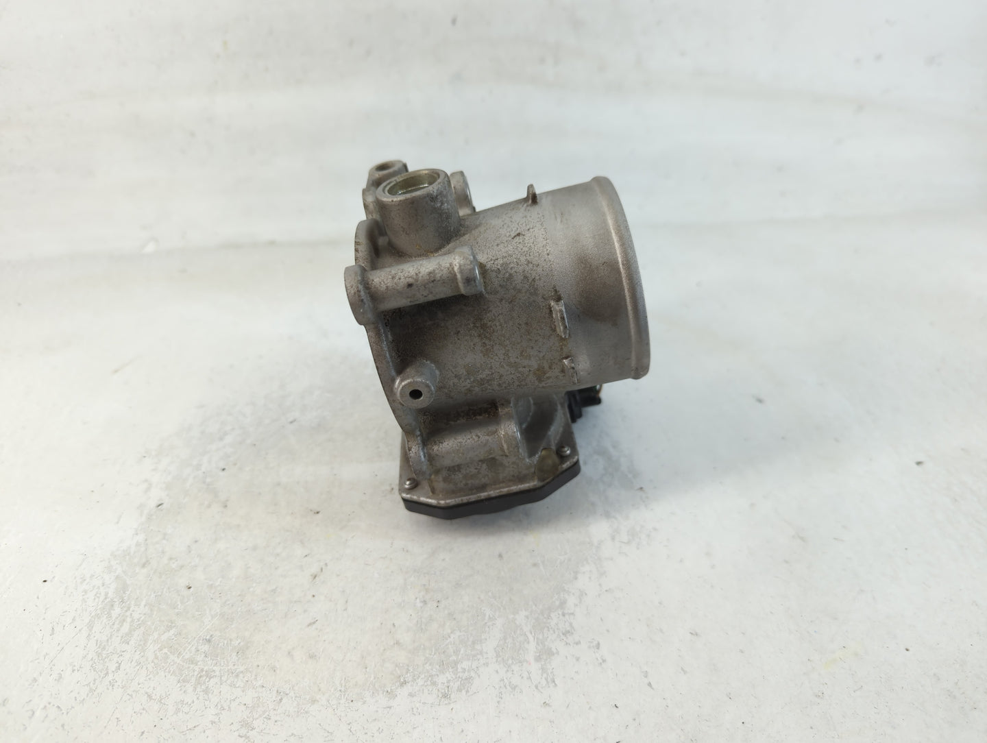 2020-2021 Kia Soul Throttle Body P/N:35100-2E410 Fits Fits 2020 2021 2022 OEM Used Auto Parts - Oemusedautoparts1.com