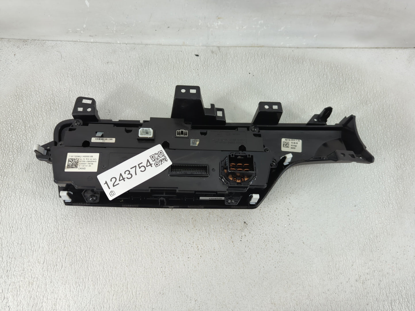 2020-2021 Kia Sportage Climate Control Module Temperature AC/Heater Replacement Fits Fits 2020 2021 OEM Used Auto Parts - Oe