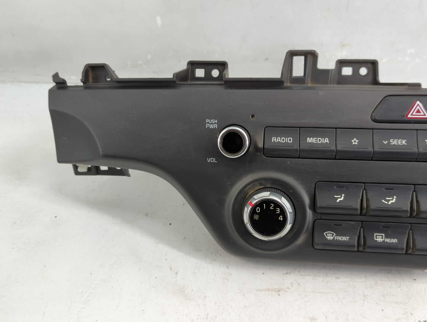 2020 Kia Sportage Radio AM FM Cd Player Receiver Replacement P/N:T19071BWK11A0000IT3 97250-D9AB0AK5 Fits OEM Used Auto Parts