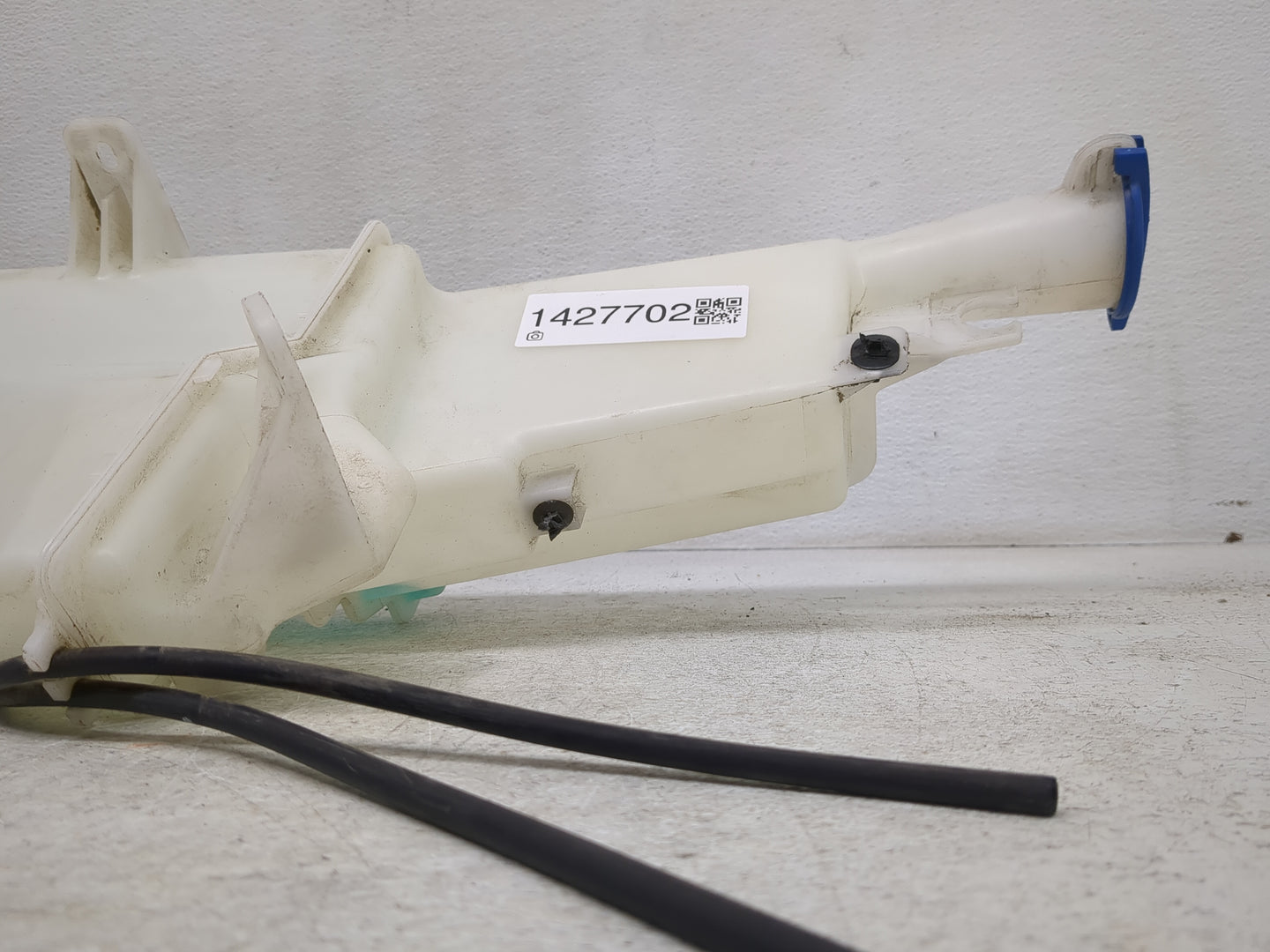 2020-2021 Kia Sportage Windshield Washer Fluid Reservoir Bottle Oem - Oemusedautoparts1.com