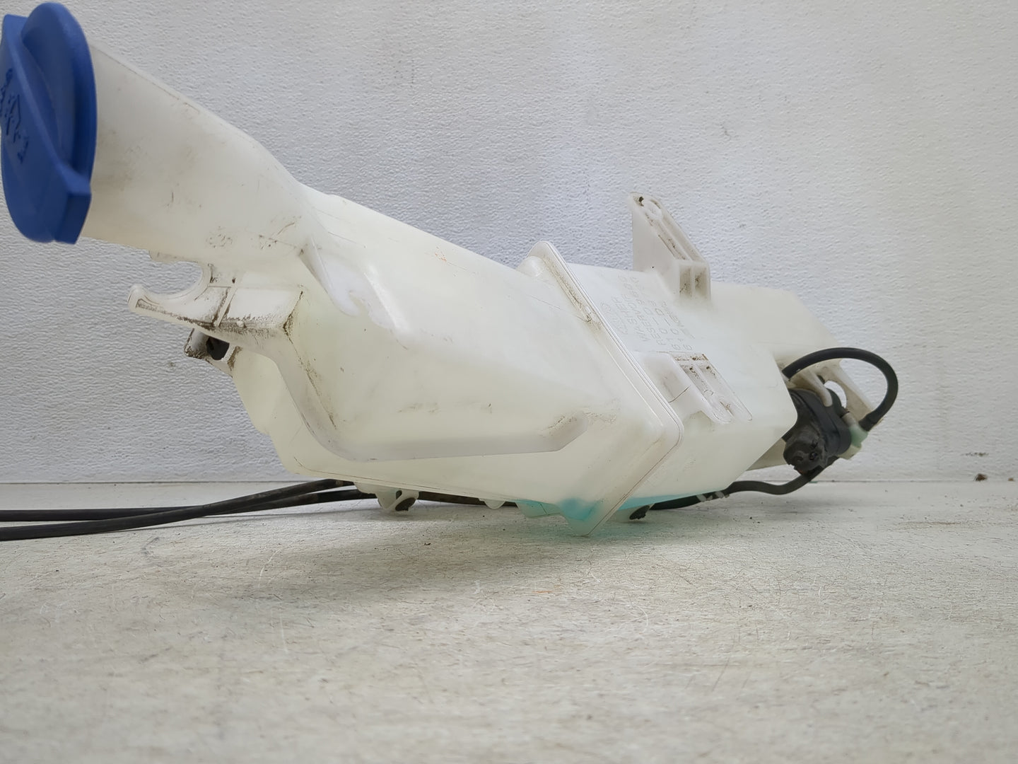 2020-2021 Kia Sportage Windshield Washer Fluid Reservoir Bottle Oem - Oemusedautoparts1.com