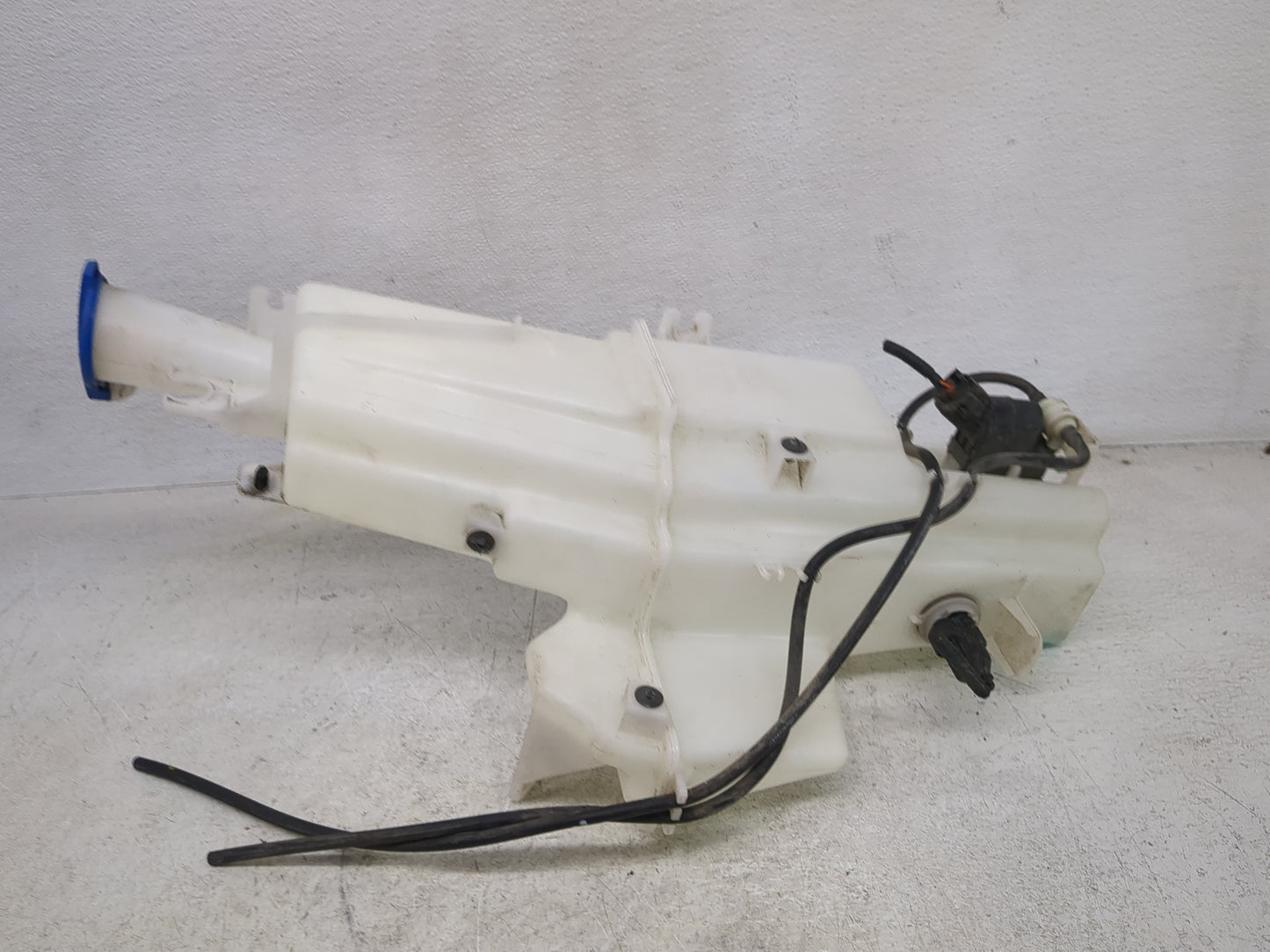 2020-2021 Kia Sportage Windshield Washer Fluid Reservoir Bottle Oem - Oemusedautoparts1.com