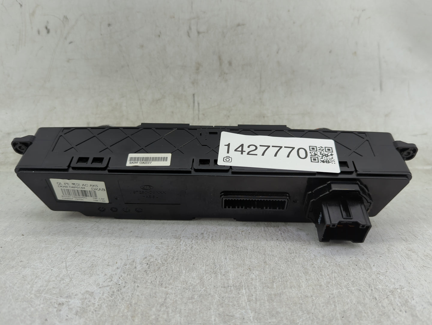 2020-2021 Kia Sportage Ac Heater Climate Control 97250-d9ab0ak5 - Oemusedautoparts1.com