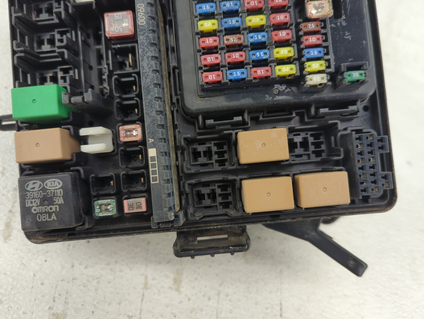 2020-2021 Kia Sportage Fusebox Fuse Box Panel Relay Module P/N:91955-D9A00 91955-D9A00 A RC12 C013 Fits Fits 2020 2021 OEM U