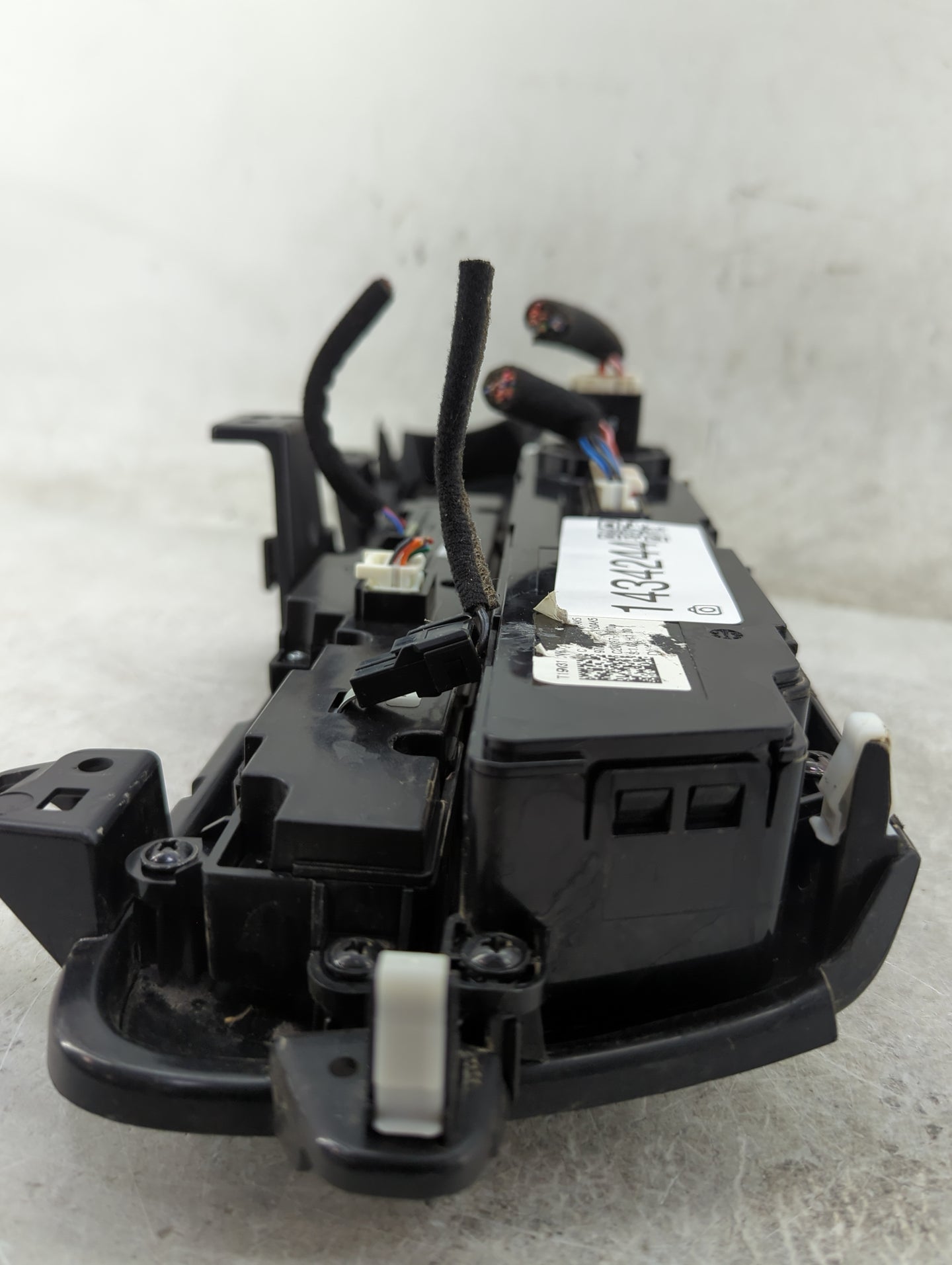 2020-2021 Kia Sportage Climate Control Module Temperature AC/Heater Replacement P/N:84745-D9100 Fits Fits 2020 2021 OEM Used
