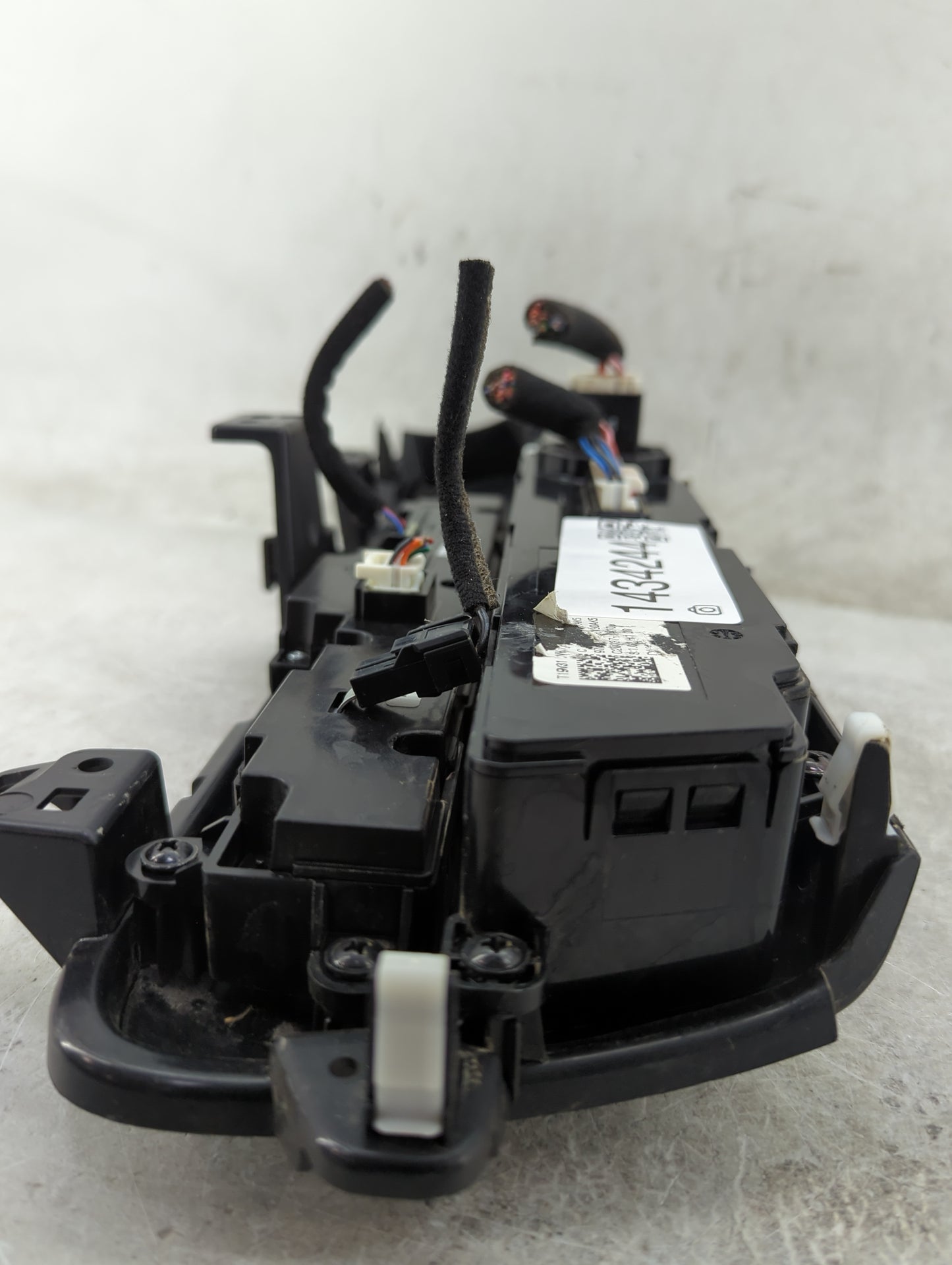 2020-2021 Kia Sportage Climate Control Module Temperature AC/Heater Replacement P/N:84745-D9100 Fits Fits 2020 2021 OEM Used