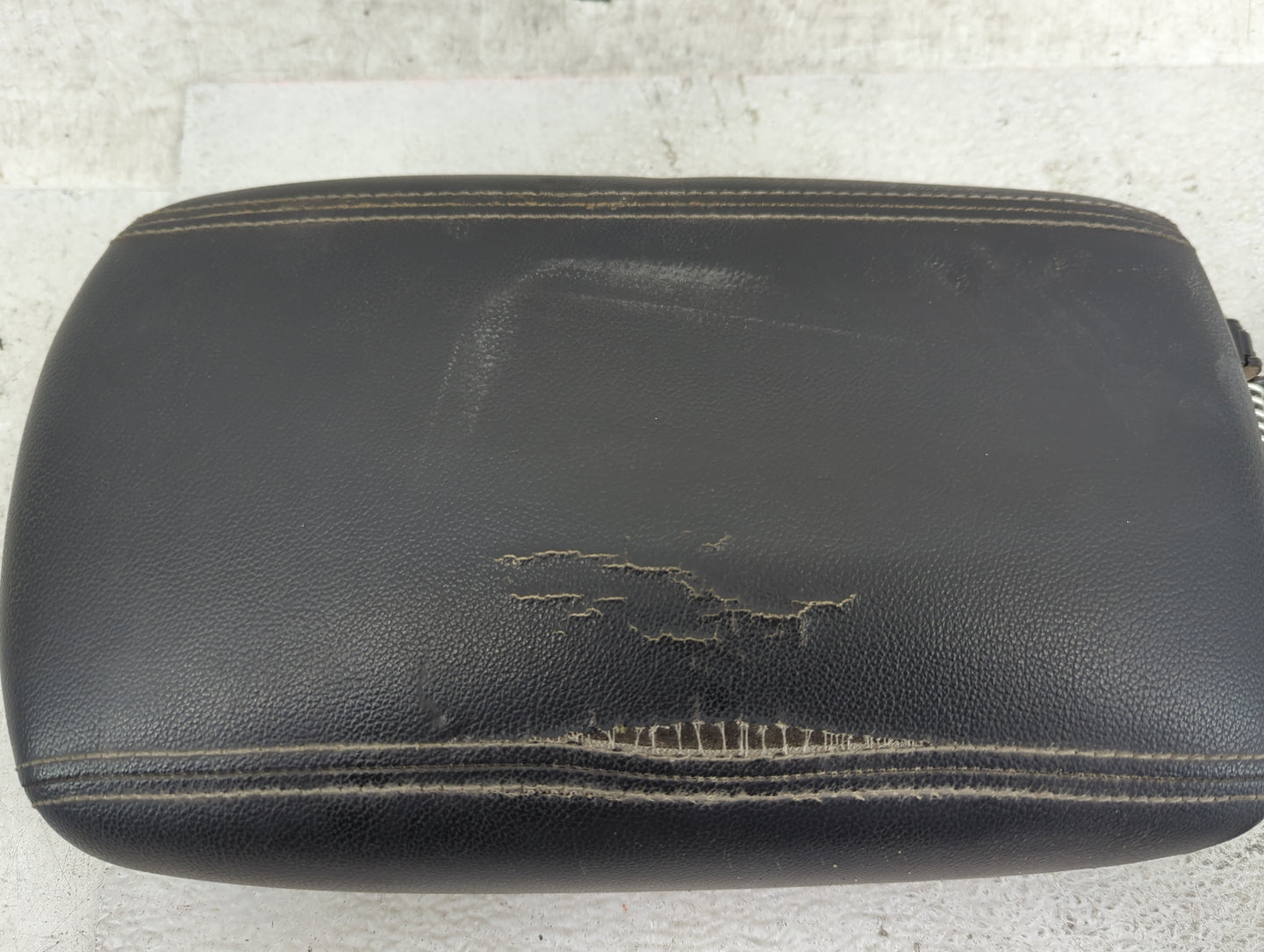 2020 Kia Sportage Center Console Armrest Cover Lid Fits OEM Used Auto Parts - Oemusedautoparts1.com