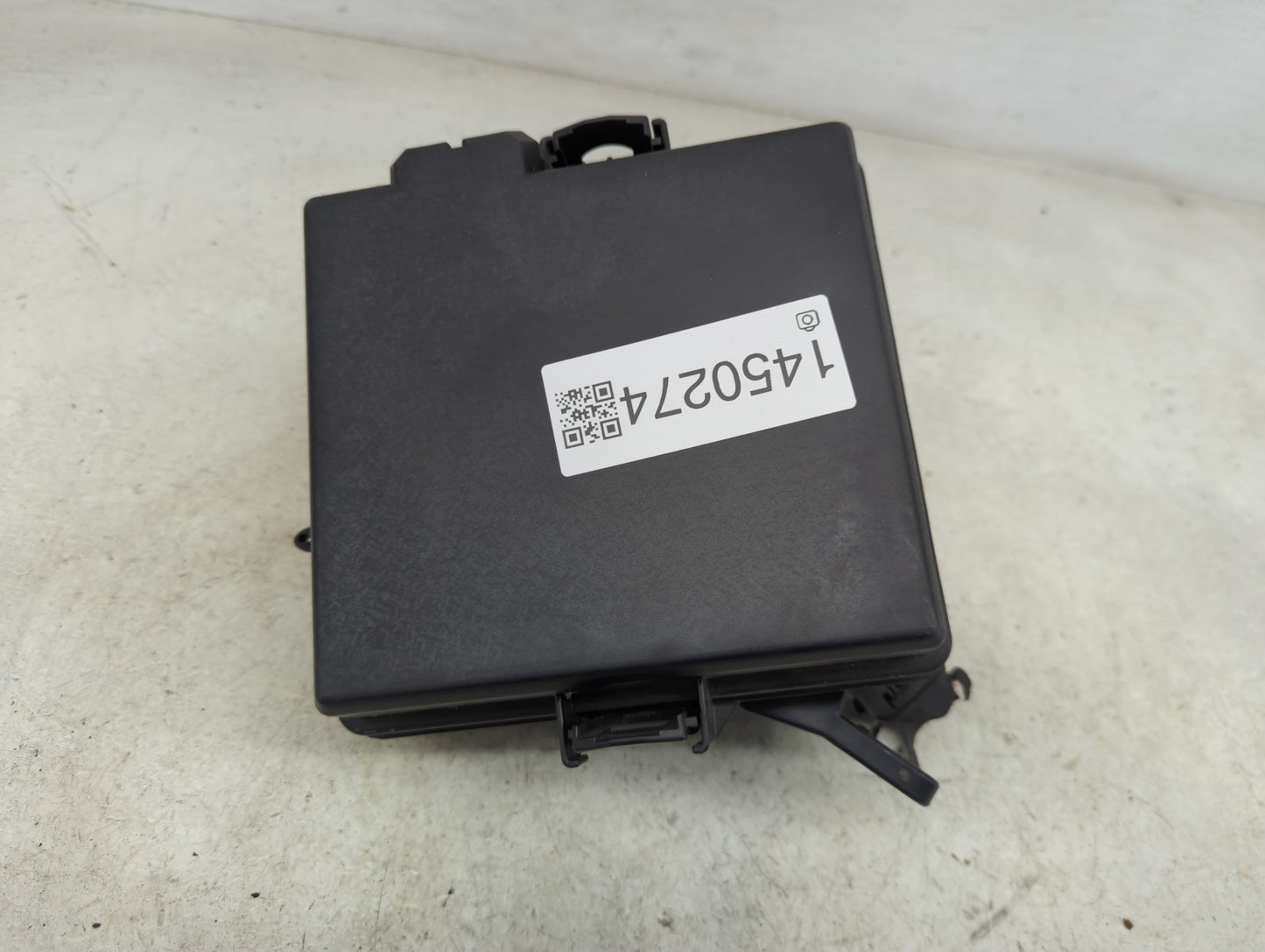 2020-2021 Kia Sportage Fusebox Fuse Box Panel Relay Module P/N:914F0-D9350 914F0D9350 Fits Fits 2020 2021 OEM Used Auto Part