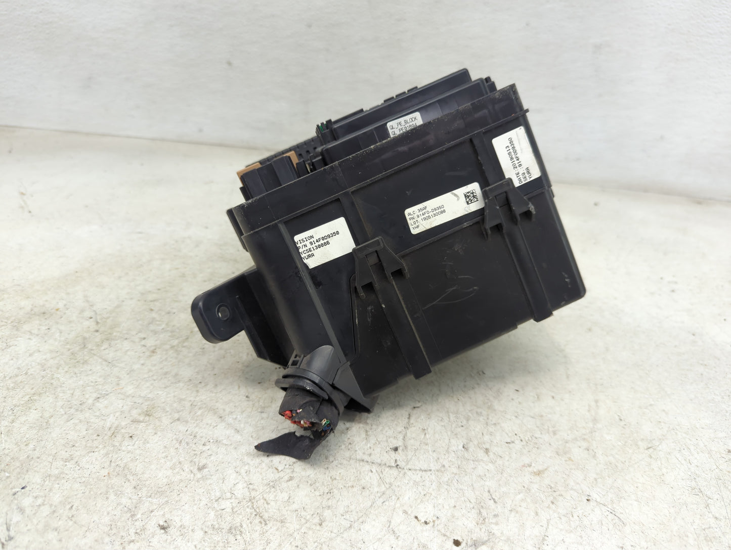 2020-2021 Kia Sportage Fusebox Fuse Box Panel Relay Module P/N:914F0-D9350 914F0D9350 Fits Fits 2020 2021 OEM Used Auto Part