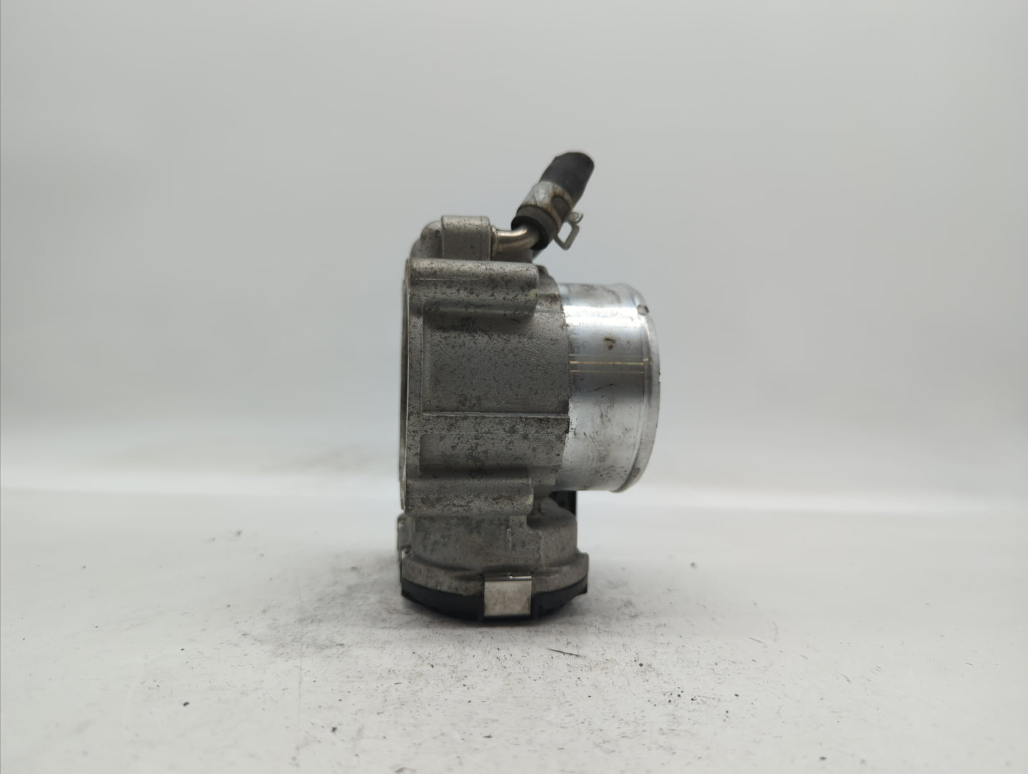 2017-2019 Kia Sportage Throttle Body P/N:35100-2G600 Fits Fits 2015 2016 2017 2018 2019 OEM Used Auto Parts - Oemusedautopar