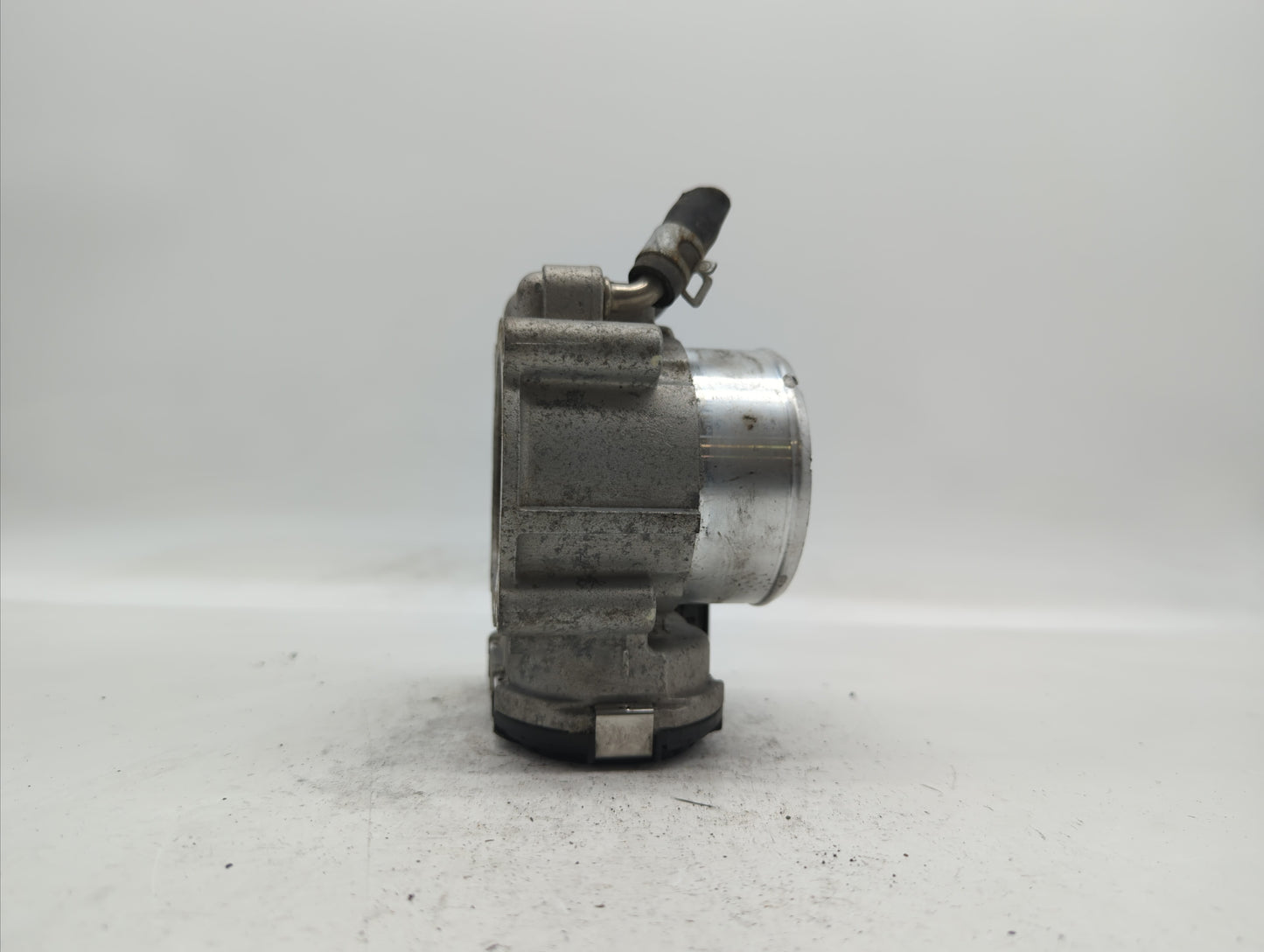 2017-2019 Kia Sportage Throttle Body P/N:35100-2G600 Fits Fits 2015 2016 2017 2018 2019 OEM Used Auto Parts - Oemusedautopar
