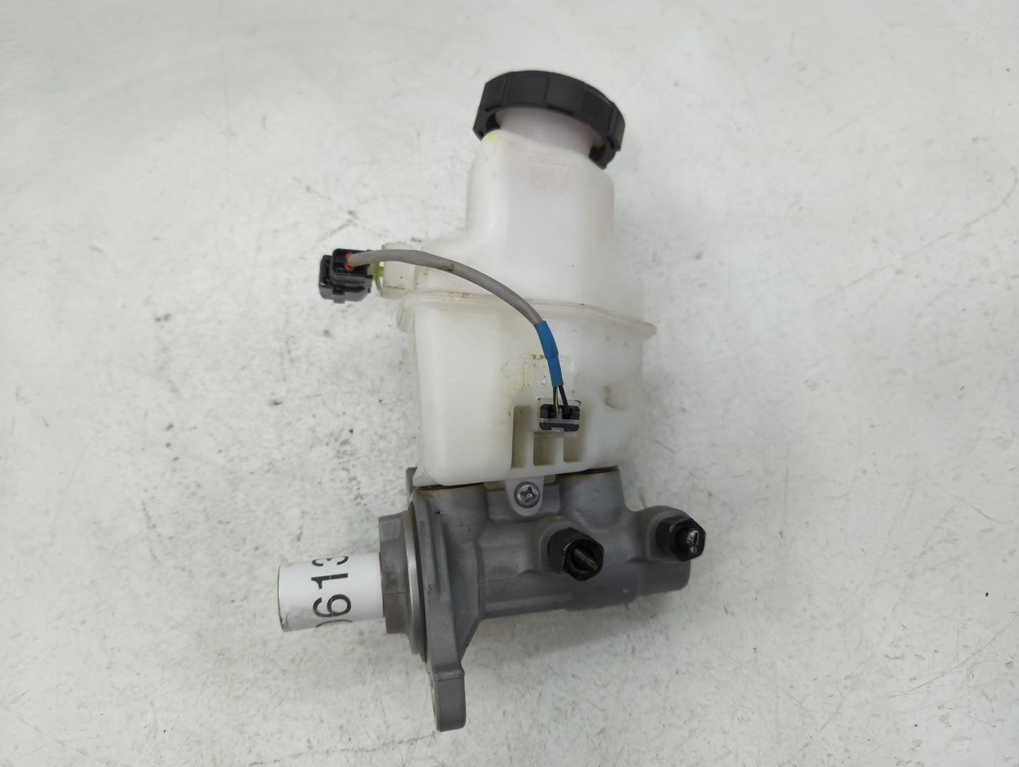2018-2020 Kia Stinger Brake Master Cylinder - Oemusedautoparts1.com