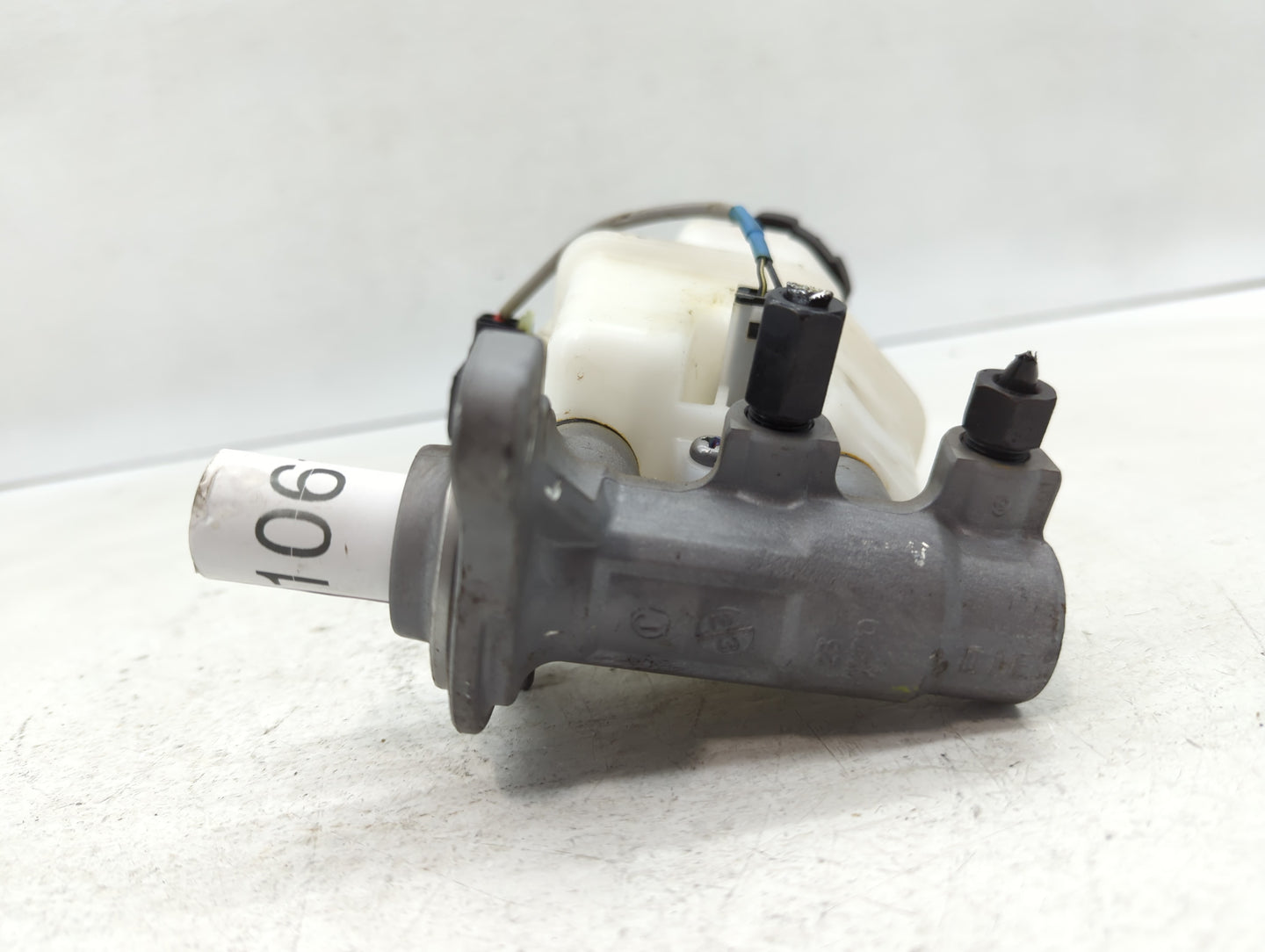 2018-2020 Kia Stinger Brake Master Cylinder - Oemusedautoparts1.com