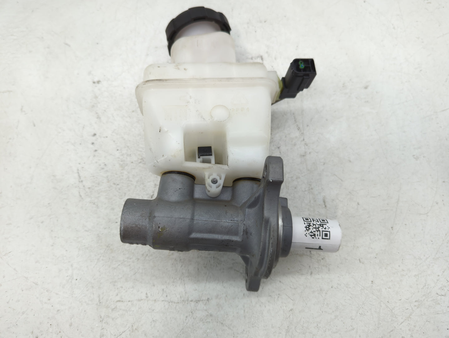 2018-2020 Kia Stinger Brake Master Cylinder - Oemusedautoparts1.com