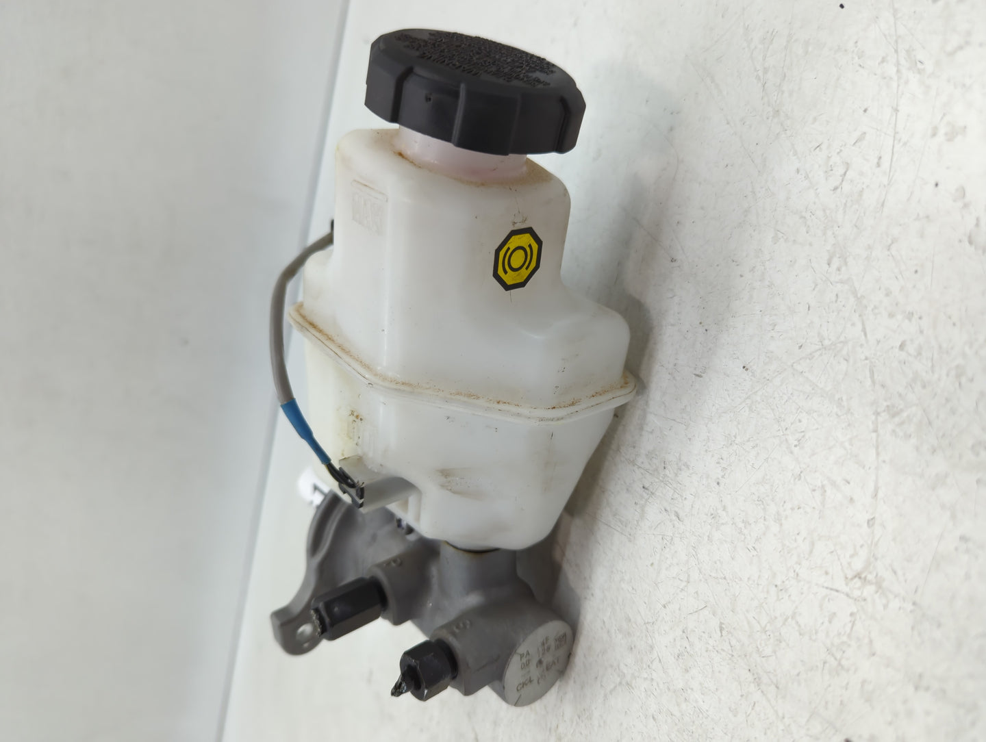 2018-2020 Kia Stinger Brake Master Cylinder - Oemusedautoparts1.com