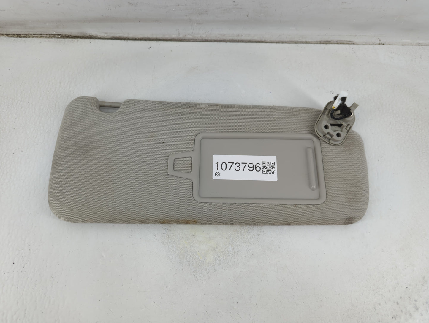 2020-2022 Kia Telluride Sun Visor Shade Replacement Driver Left Mirror Fits Fits 2020 2021 2022 OEM Used Auto Parts - Oemuse