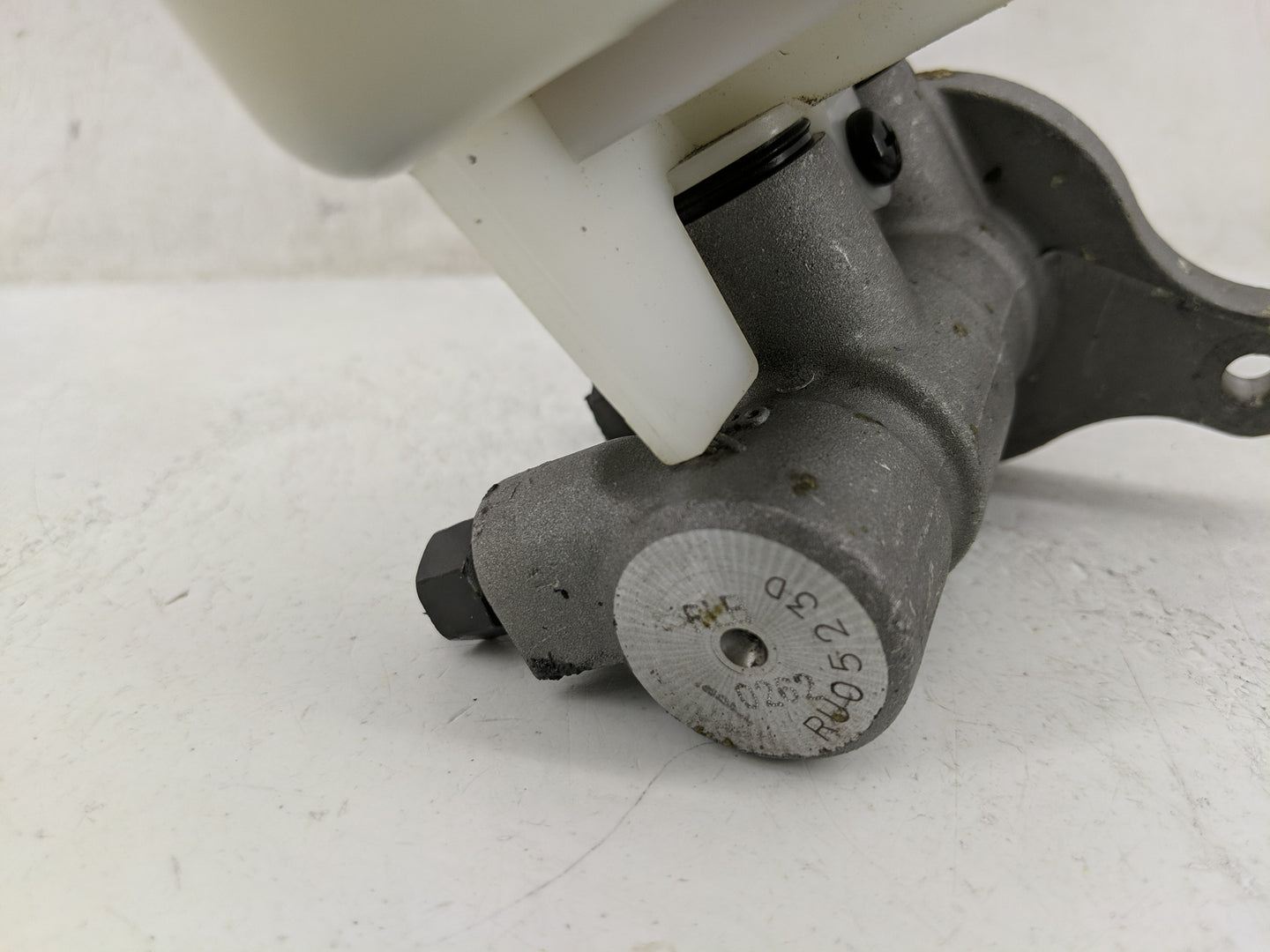 2020-2022 Kia Telluride Brake Master Cylinder - Oemusedautoparts1.com