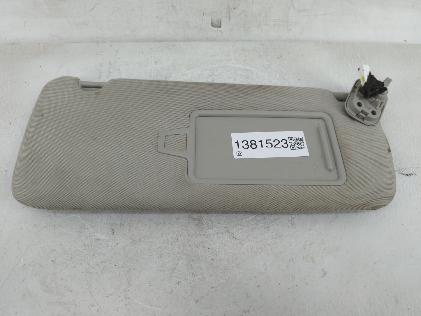 2020-2022 Kia Telluride Sun Visor Shade Replacement Driver Left Mirror Fits Fits 2020 2021 2022 OEM Used Auto Parts - Oemuse