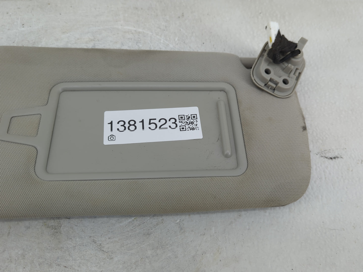 2020-2022 Kia Telluride Sun Visor Shade Replacement Driver Left Mirror Fits Fits 2020 2021 2022 OEM Used Auto Parts - Oemuse