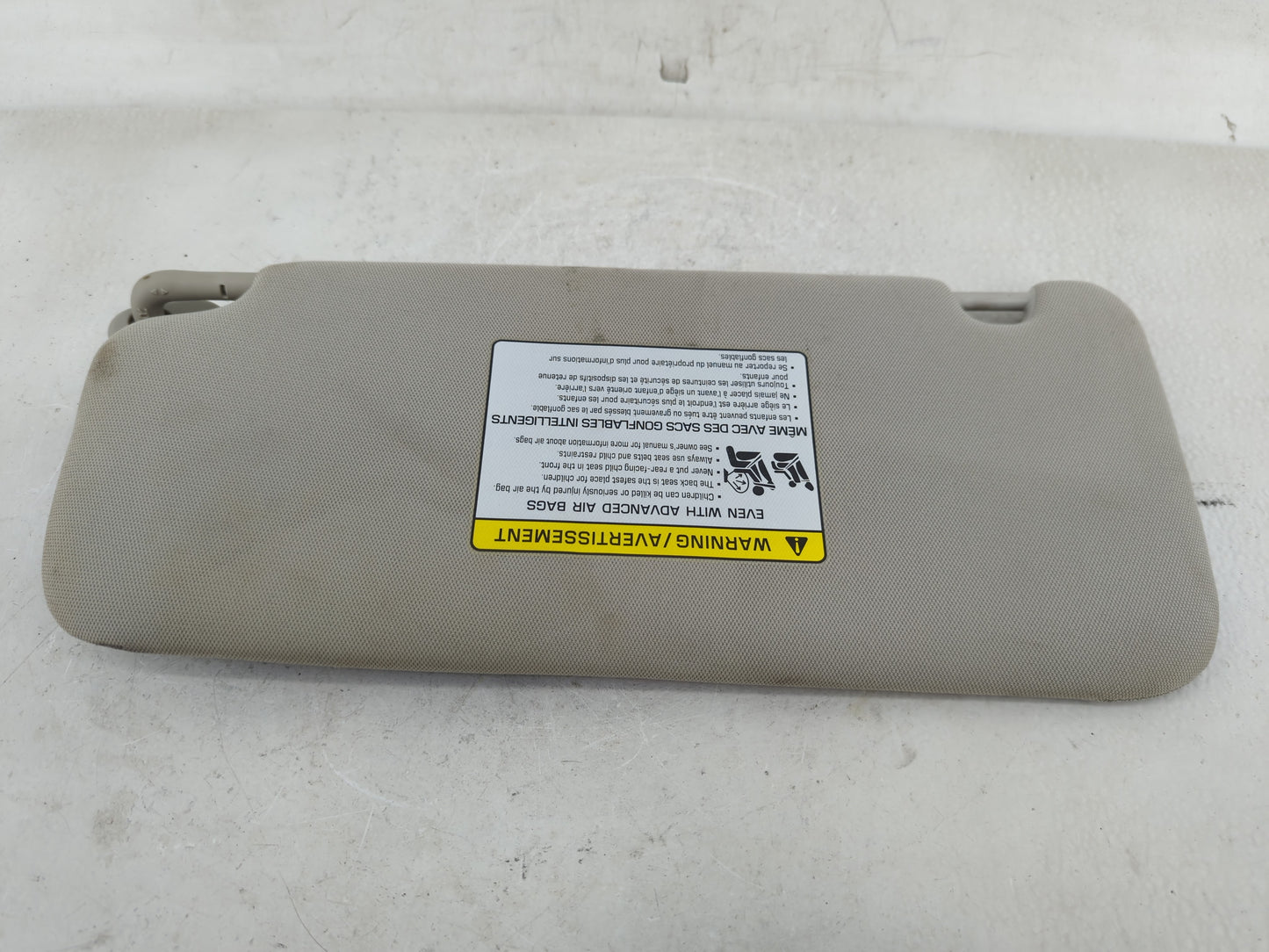 2020-2022 Kia Telluride Sun Visor Shade Replacement Driver Left Mirror Fits Fits 2020 2021 2022 OEM Used Auto Parts - Oemuse