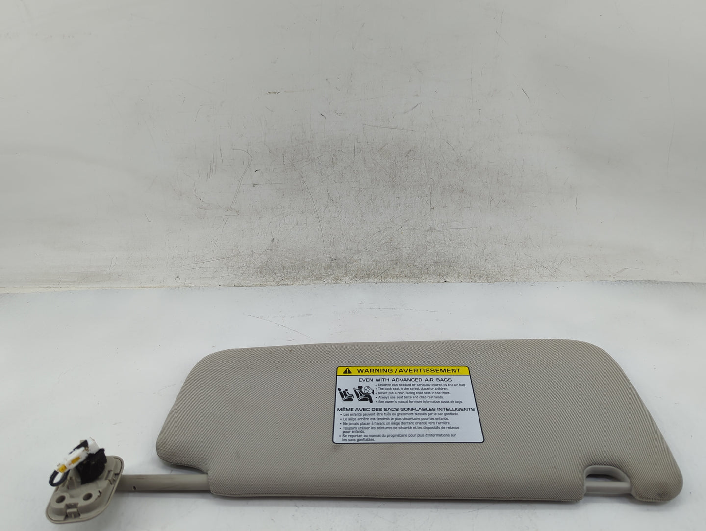 2020-2022 Kia Telluride Sun Visor Shade Replacement Driver Left Mirror Fits Fits 2020 2021 2022 OEM Used Auto Parts - Oemuse