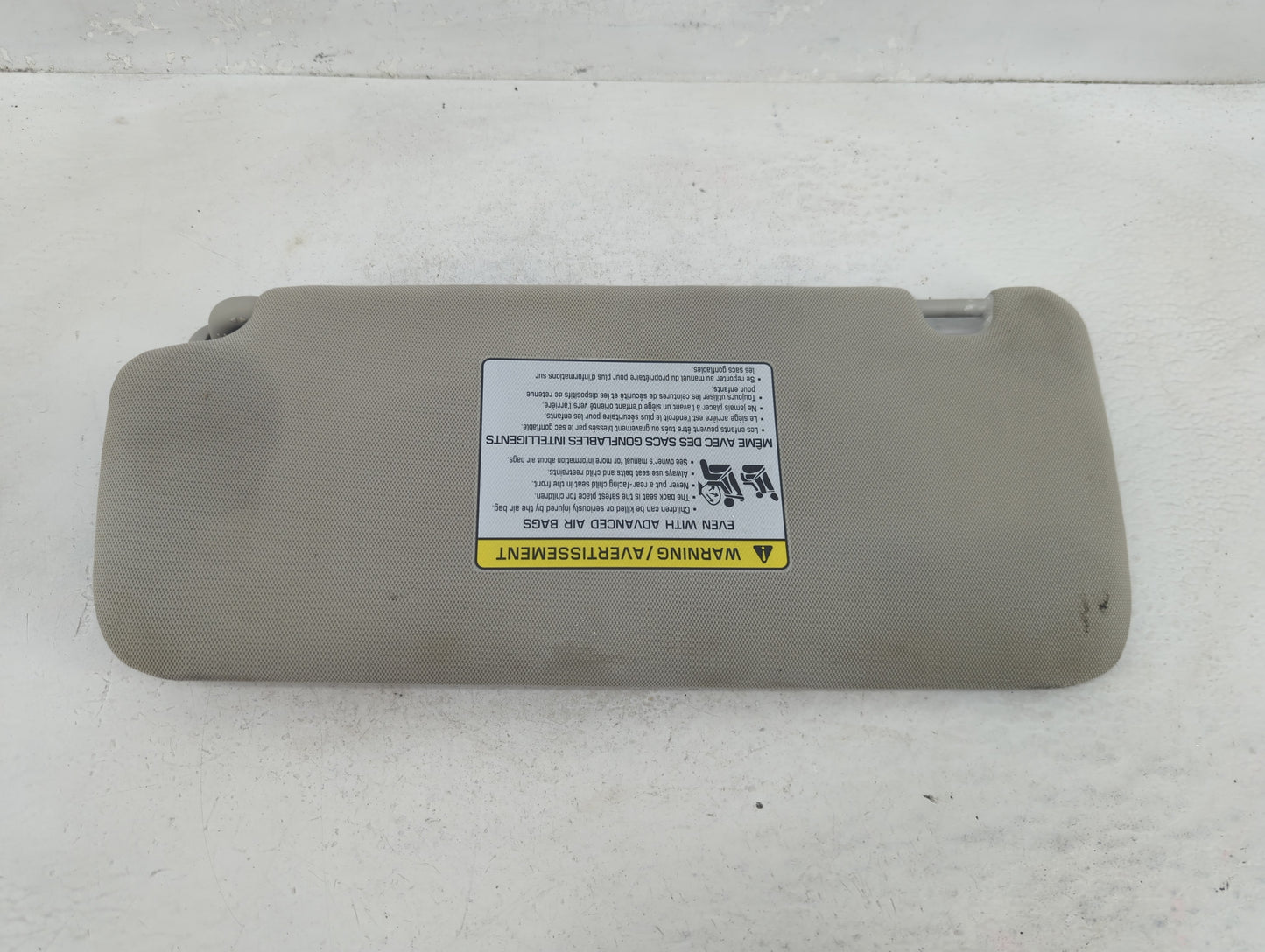 2020-2022 Kia Telluride Sun Visor Shade Replacement Passenger Right Mirror Fits Fits 2020 2021 2022 OEM Used Auto Parts - Oe