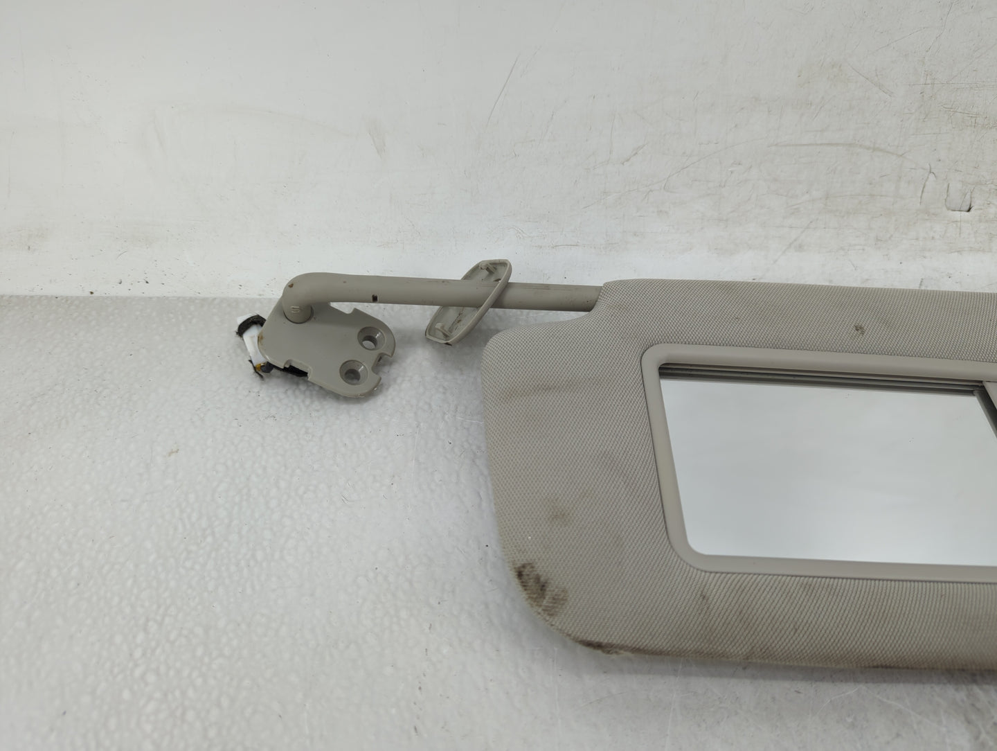 2020-2022 Kia Telluride Sun Visor Shade Replacement Passenger Right Mirror Fits Fits 2020 2021 2022 OEM Used Auto Parts - Oe