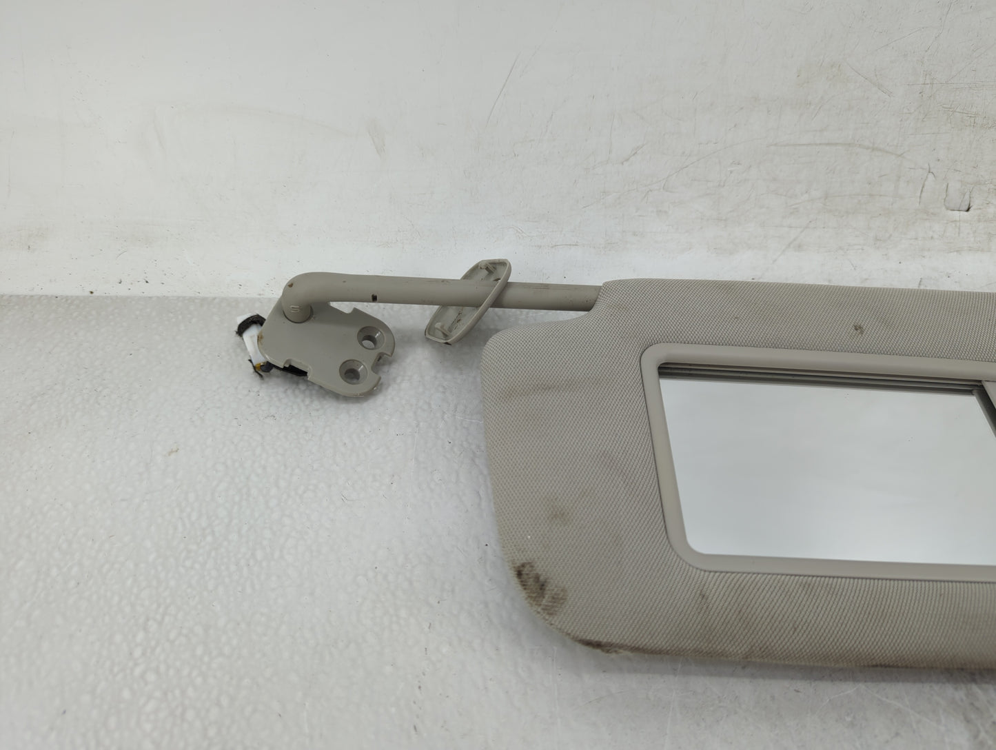 2020-2022 Kia Telluride Sun Visor Shade Replacement Passenger Right Mirror Fits Fits 2020 2021 2022 OEM Used Auto Parts - Oe