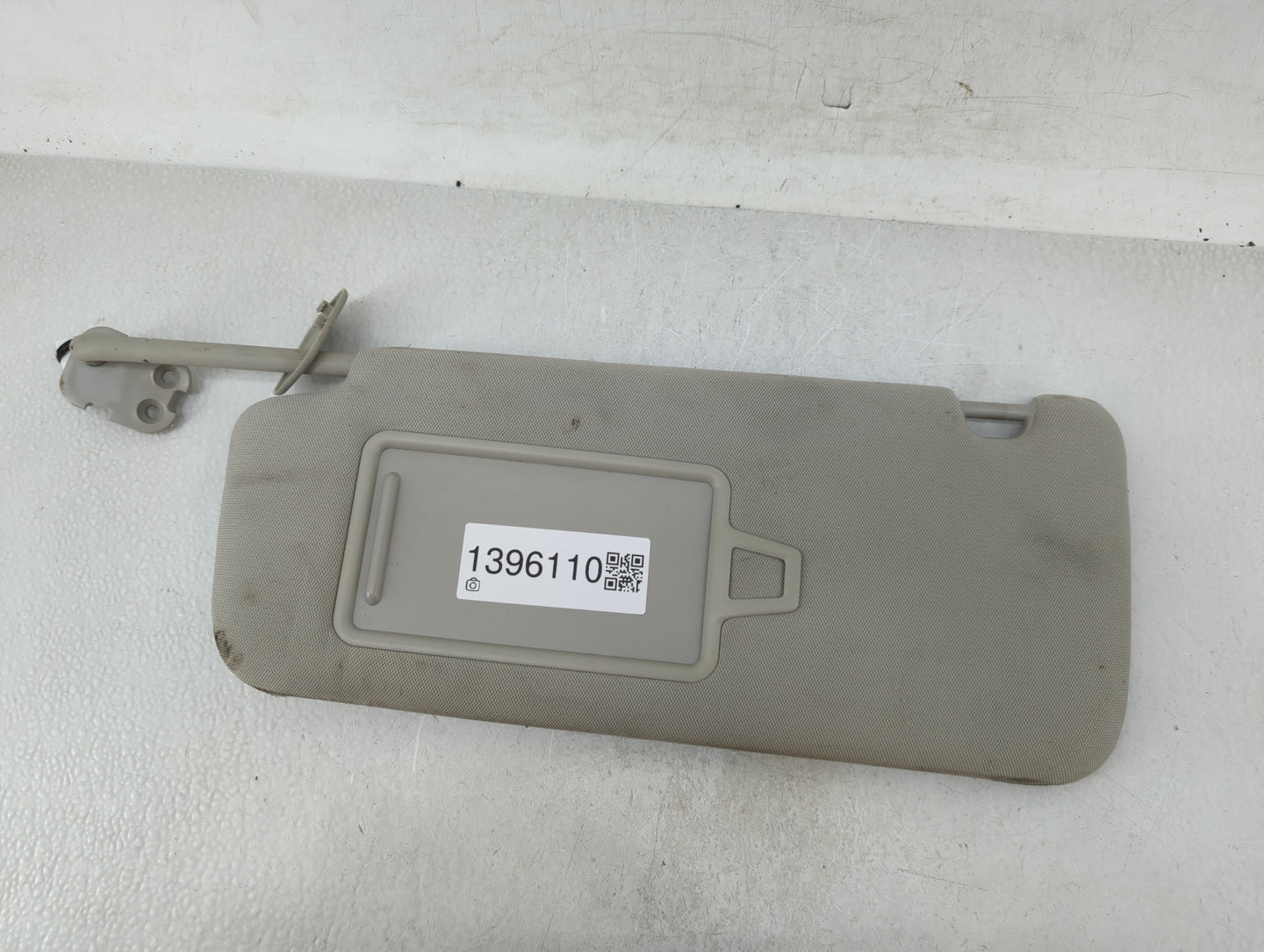 2020-2022 Kia Telluride Sun Visor Shade Replacement Passenger Right Mirror Fits Fits 2020 2021 2022 OEM Used Auto Parts - Oe