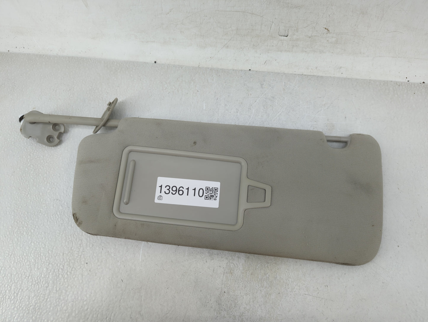 2020-2022 Kia Telluride Sun Visor Shade Replacement Passenger Right Mirror Fits Fits 2020 2021 2022 OEM Used Auto Parts - Oe