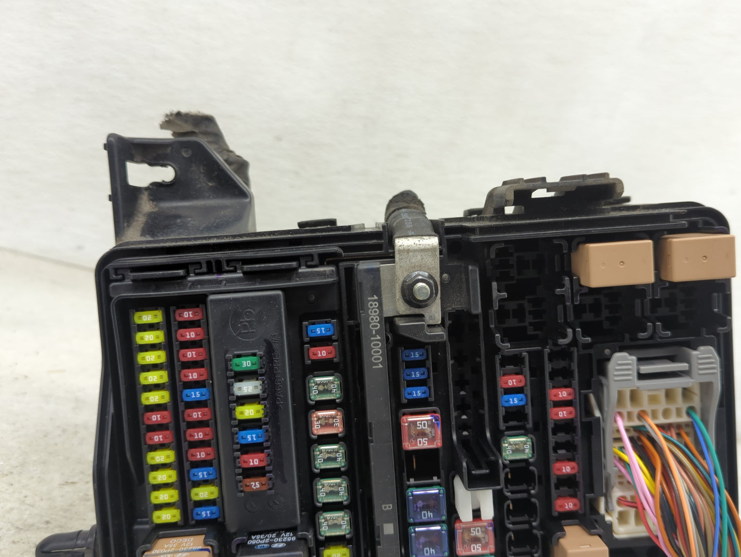 2020-2022 Kia Telluride Fusebox Fuse Box Panel Relay Module P/N:91210S9130QA 18980-10001 Fits Fits 2020 2021 2022 OEM Used A