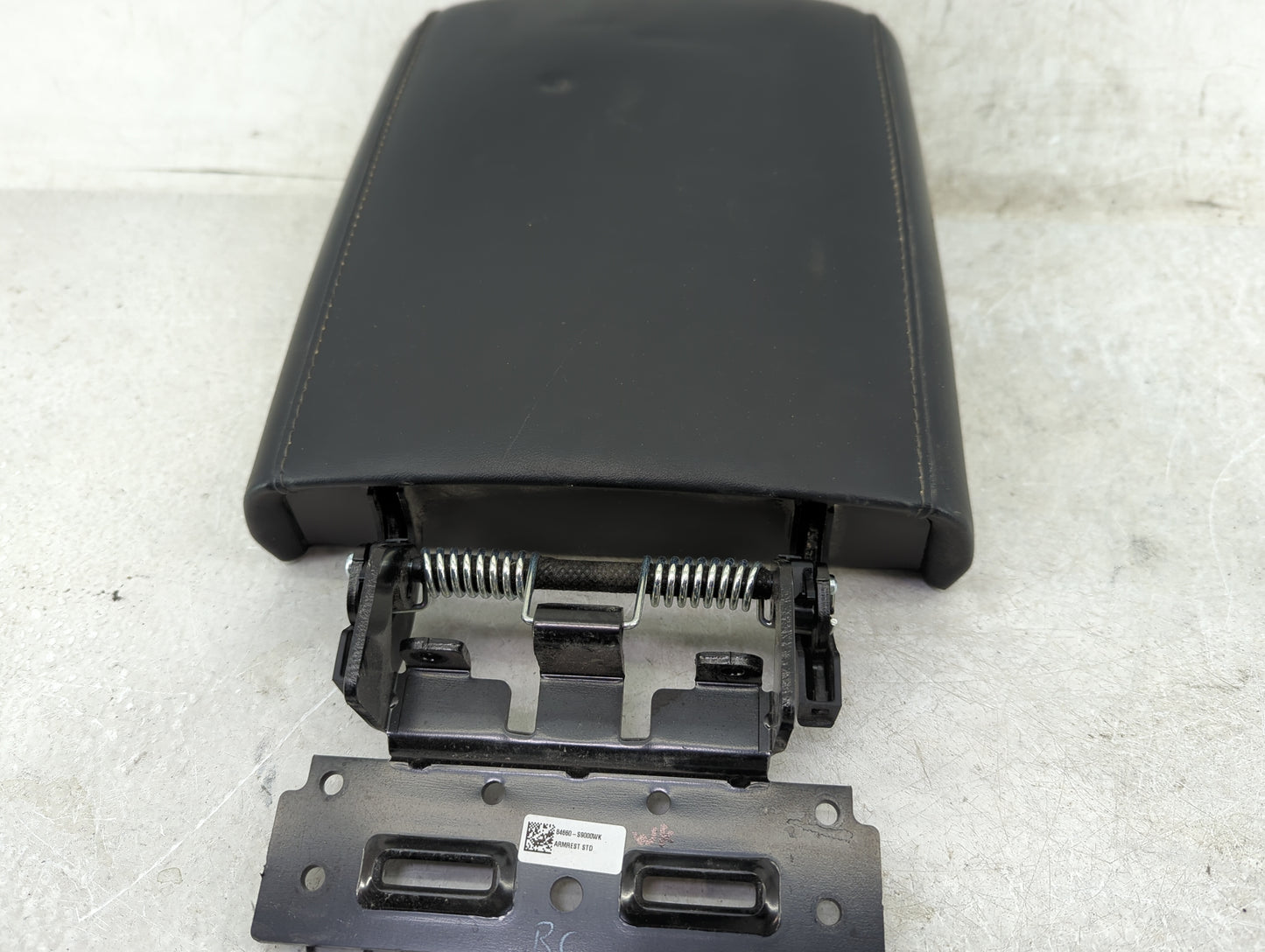 2020 Kia Telluride Center Console Armrest Cover Lid Fits OEM Used Auto Parts - Oemusedautoparts1.com