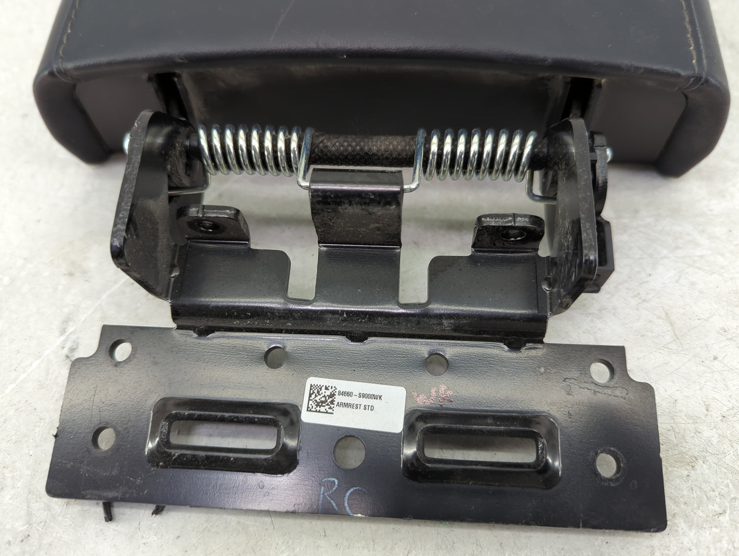 2020 Kia Telluride Center Console Armrest Cover Lid Fits OEM Used Auto Parts - Oemusedautoparts1.com